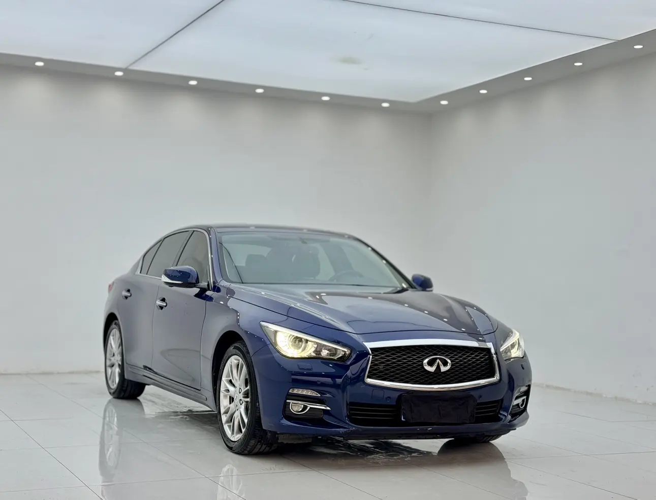 Infiniti Q50L