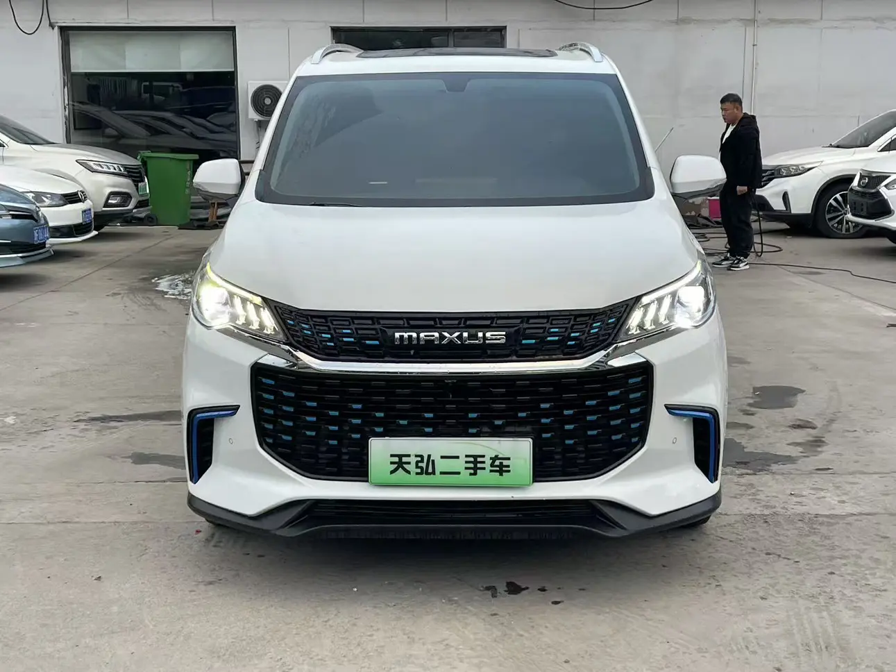 Maxus Chase EUNIQ 5 PLUG IN