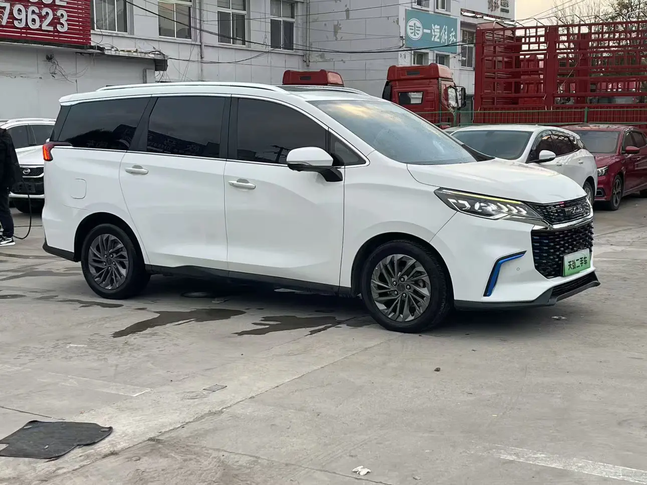 Maxus Chase EUNIQ 5 PLUG IN