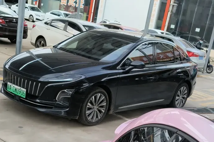 Hongqi E-QM5