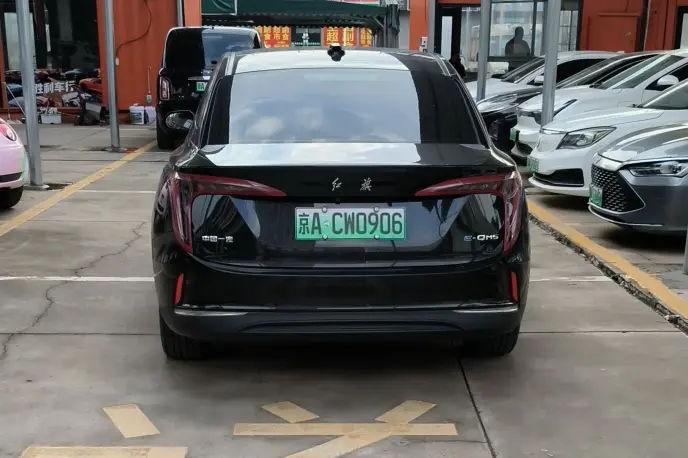 Hongqi E-QM5