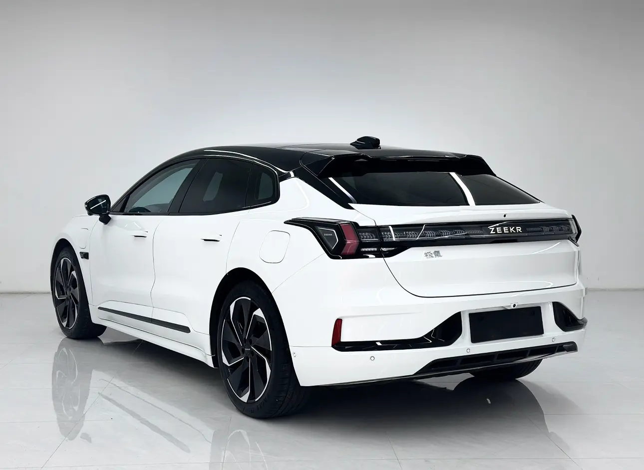 ZEEKR 001