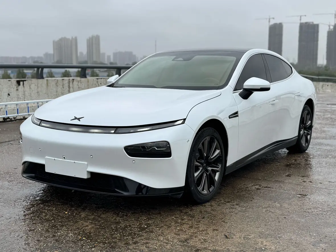 Xpeng P7  из Китая
