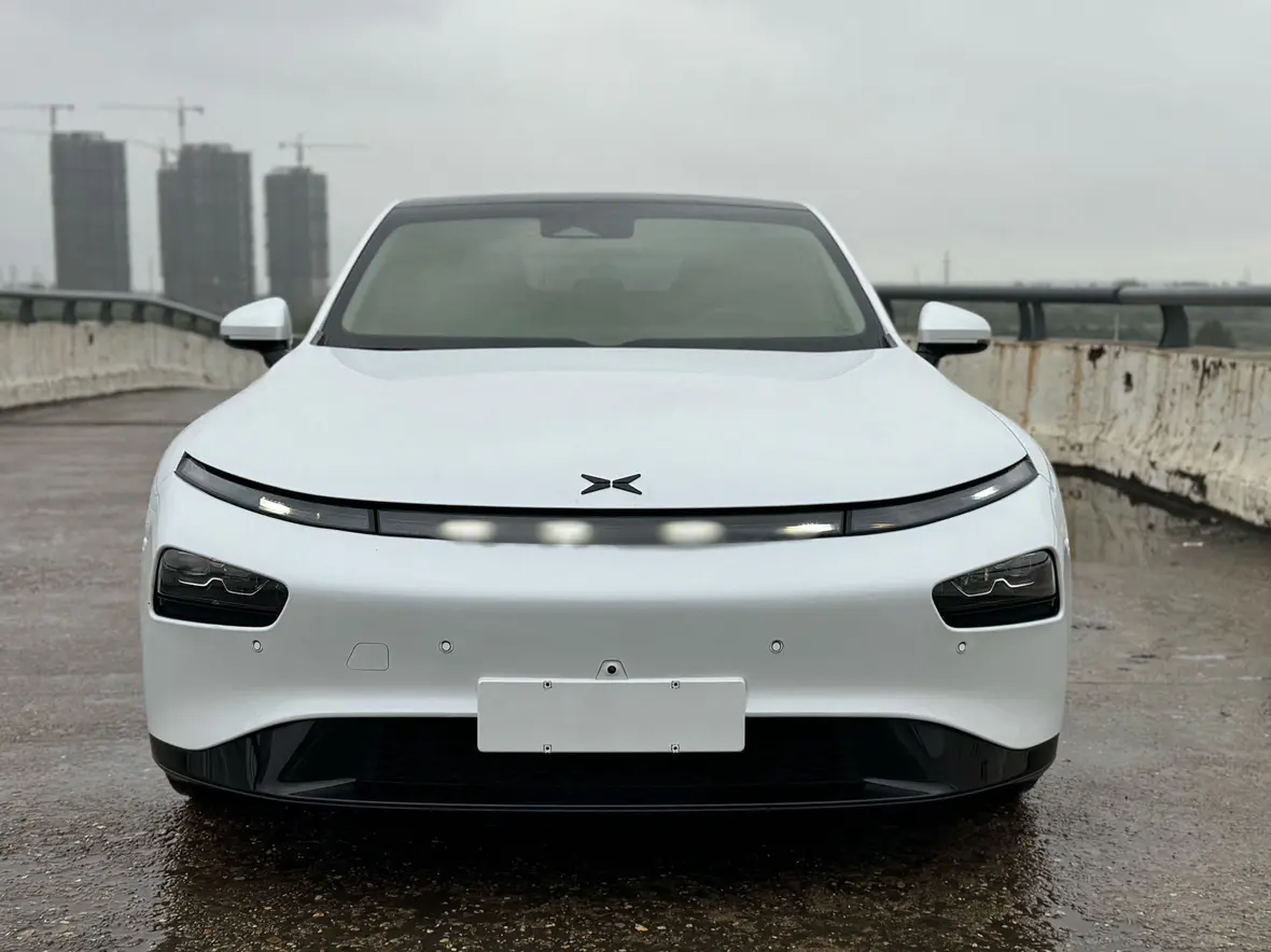 Xpeng P7  из Китая