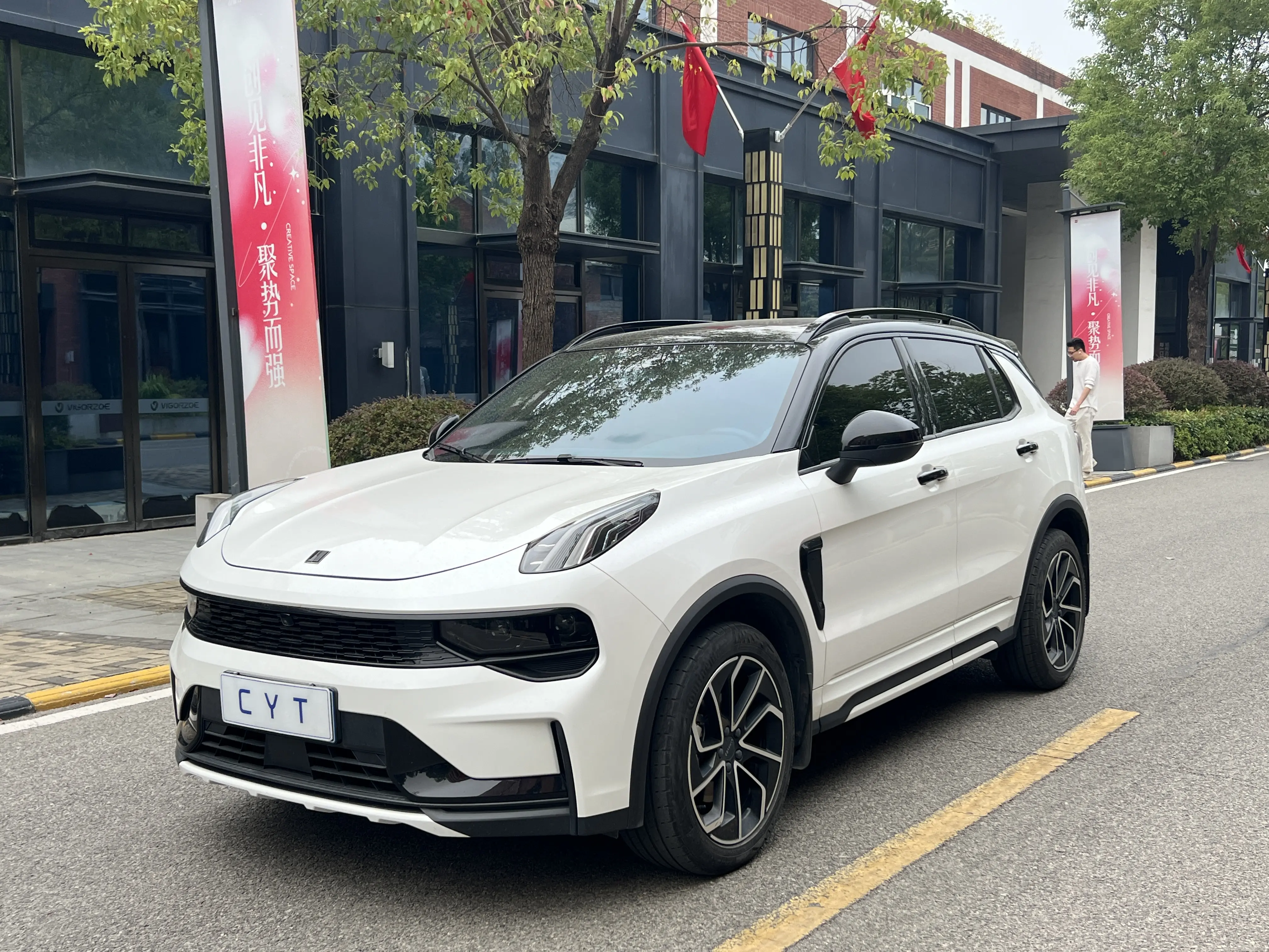 Lynk & Co 01