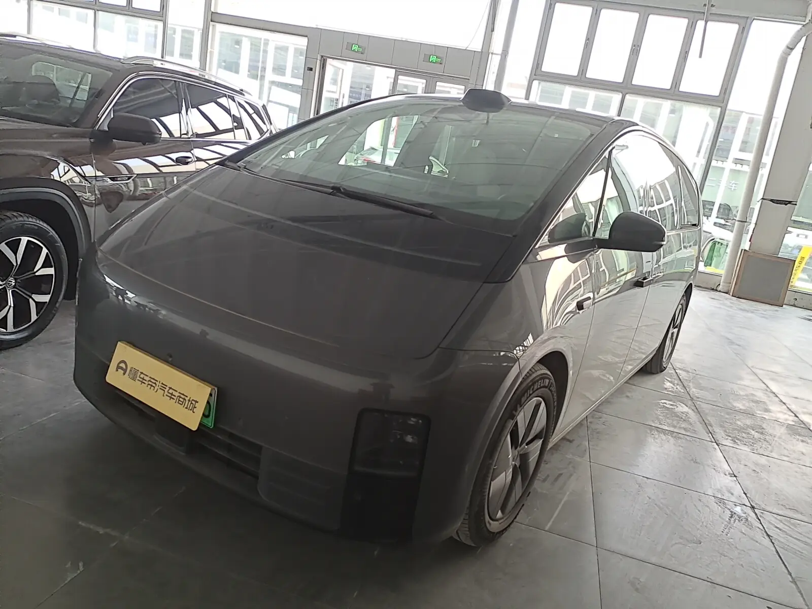 Li MEGA (Ideal MEGA)  из Китая