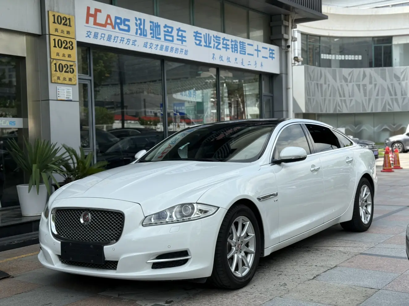 Jaguar XJ