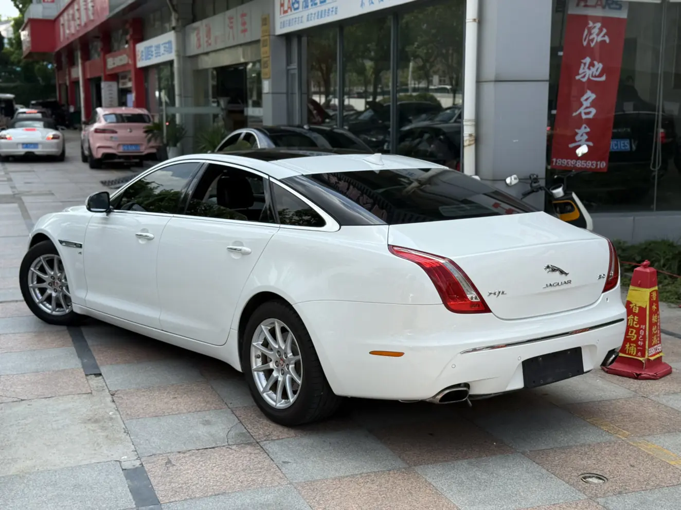 Jaguar XJ