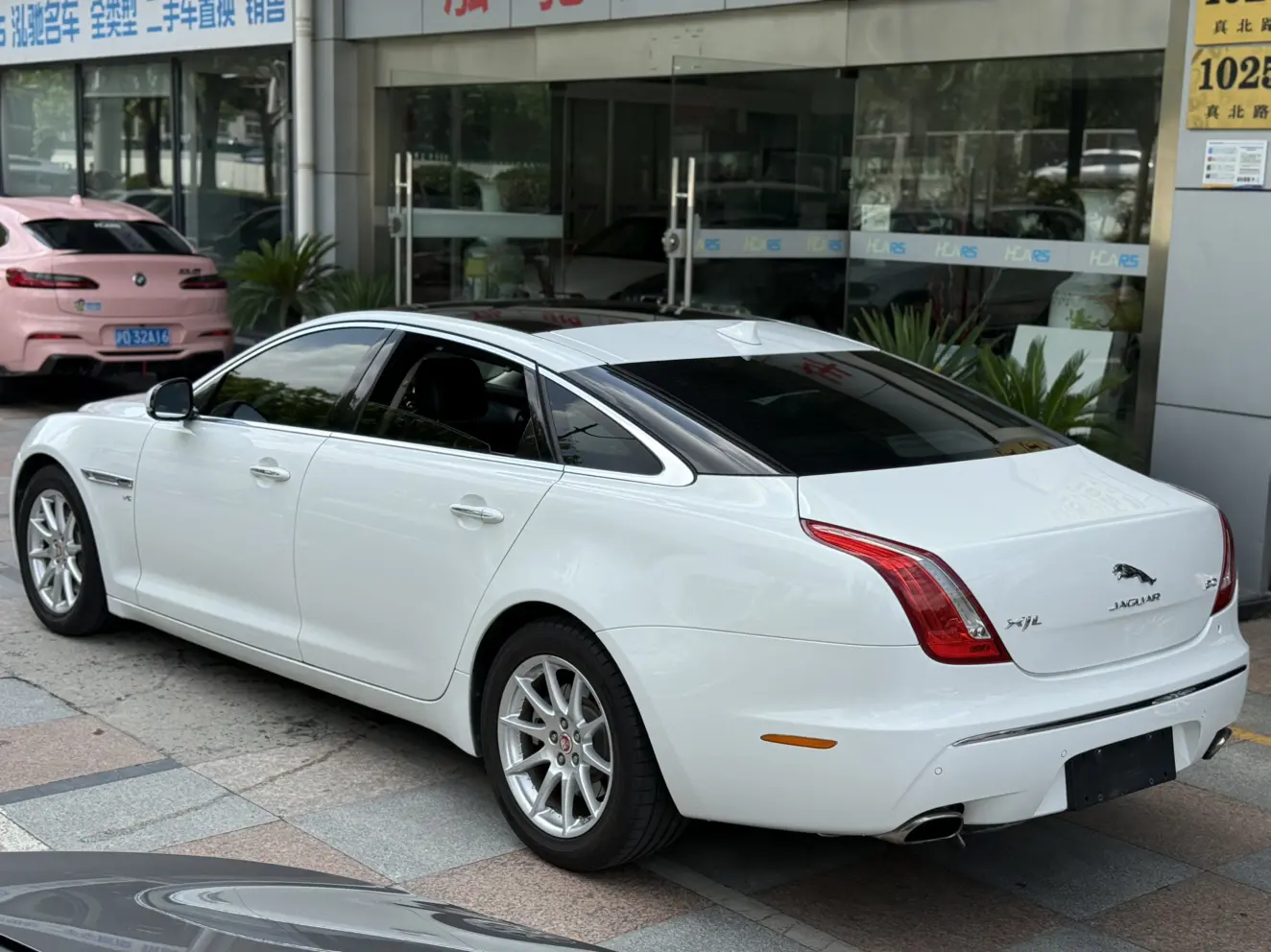 Jaguar XJ