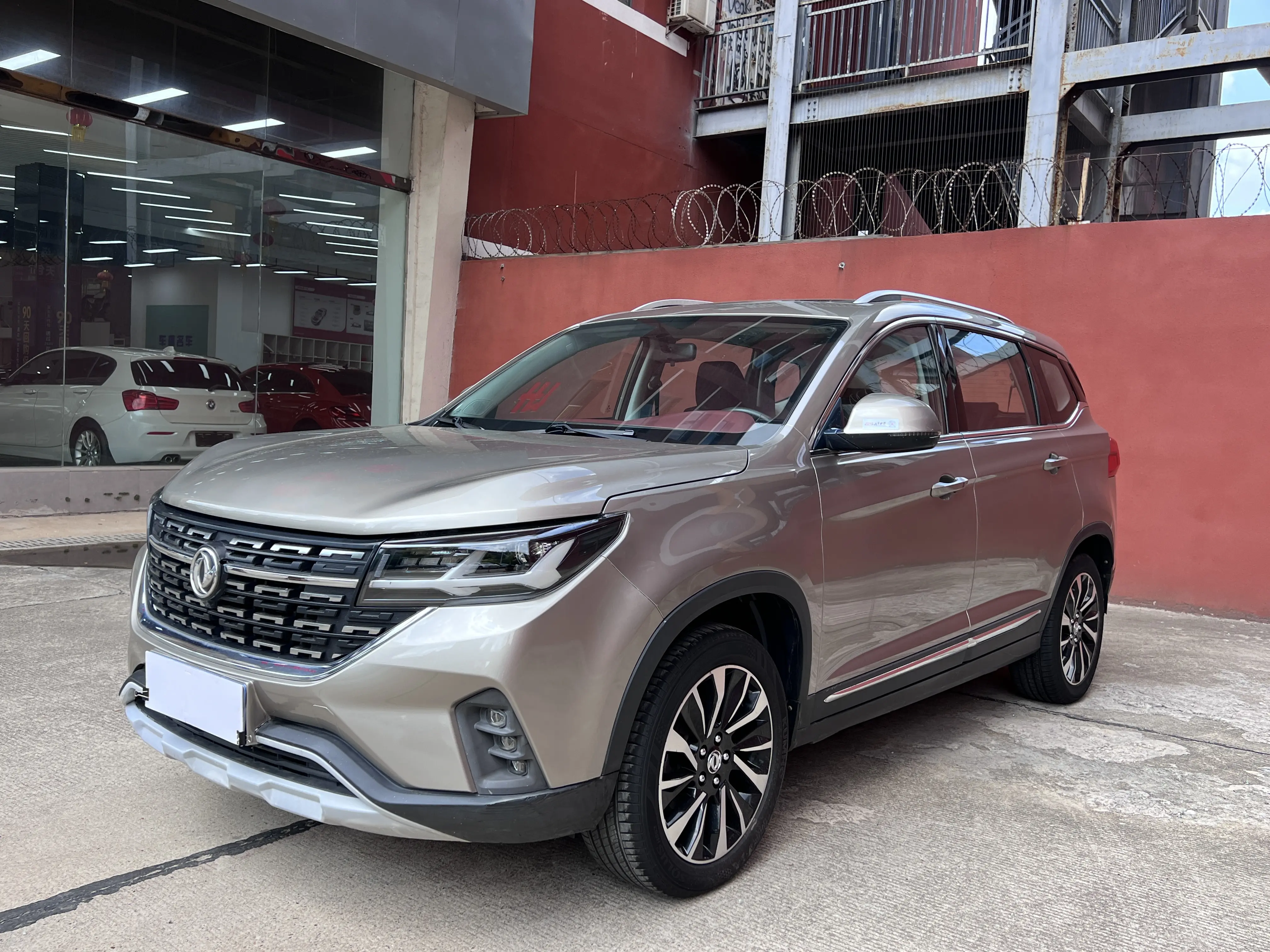 Forthing Fengxing T5  из Китая