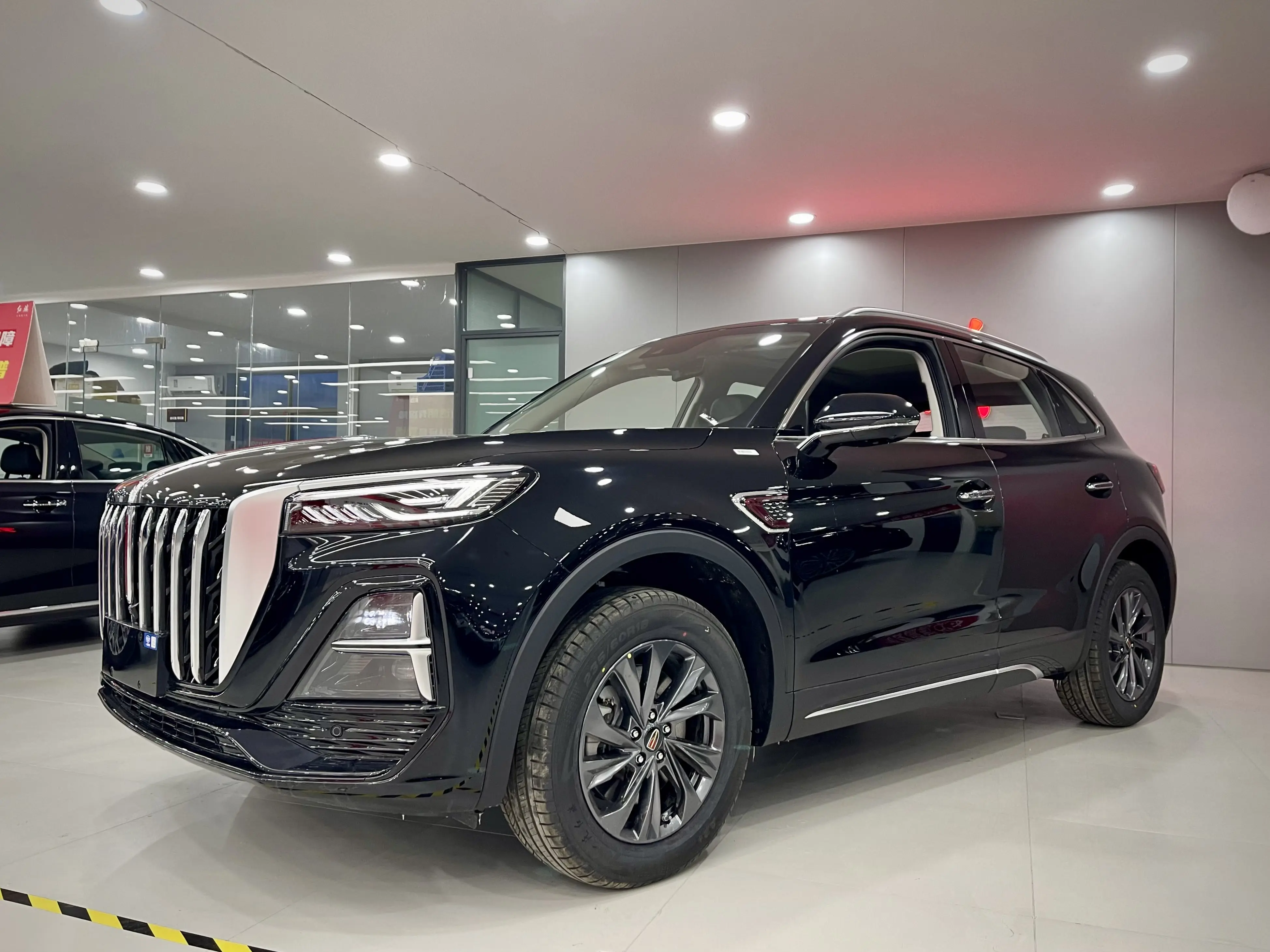 Hongqi HS5