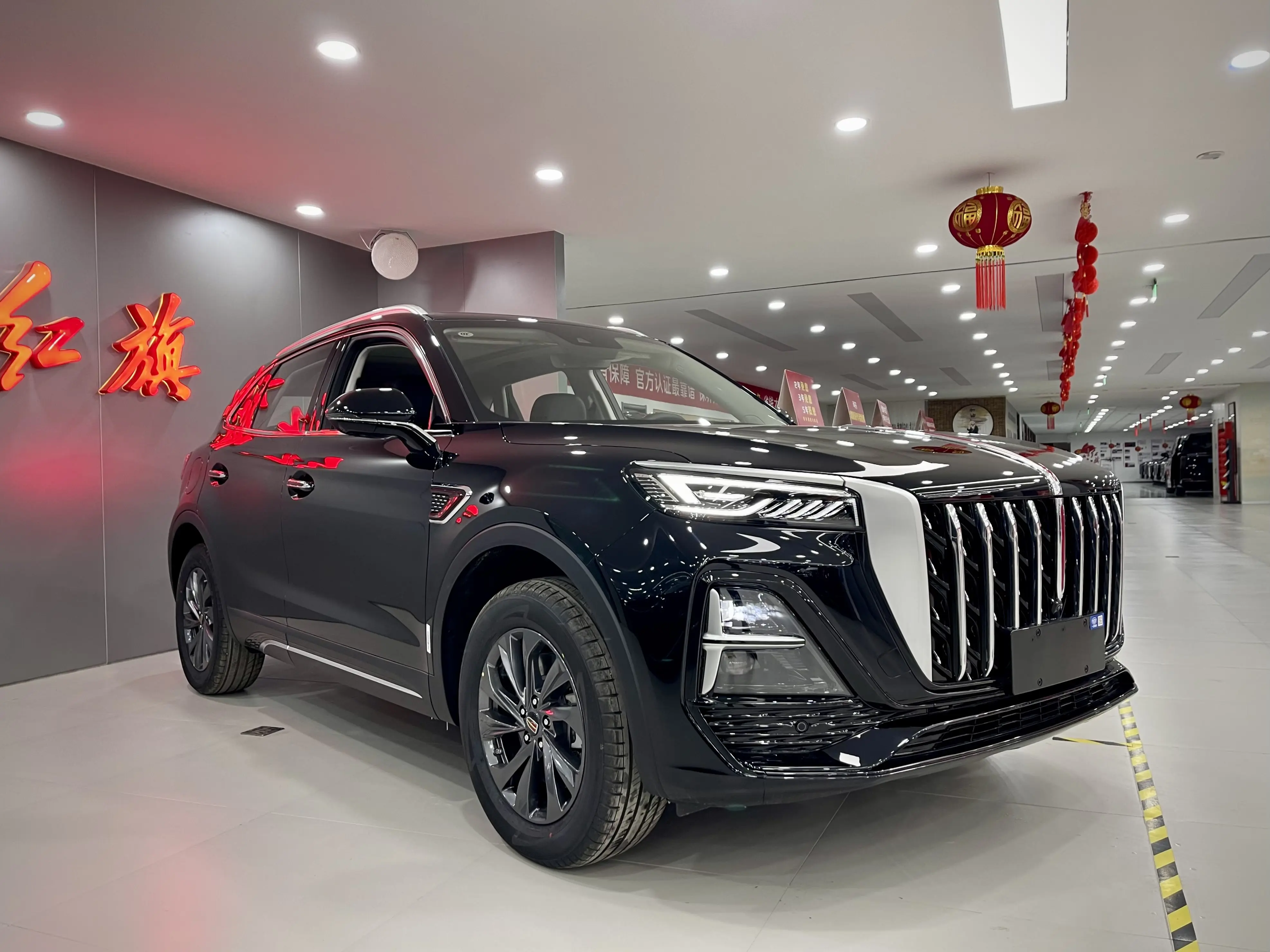 Hongqi HS5