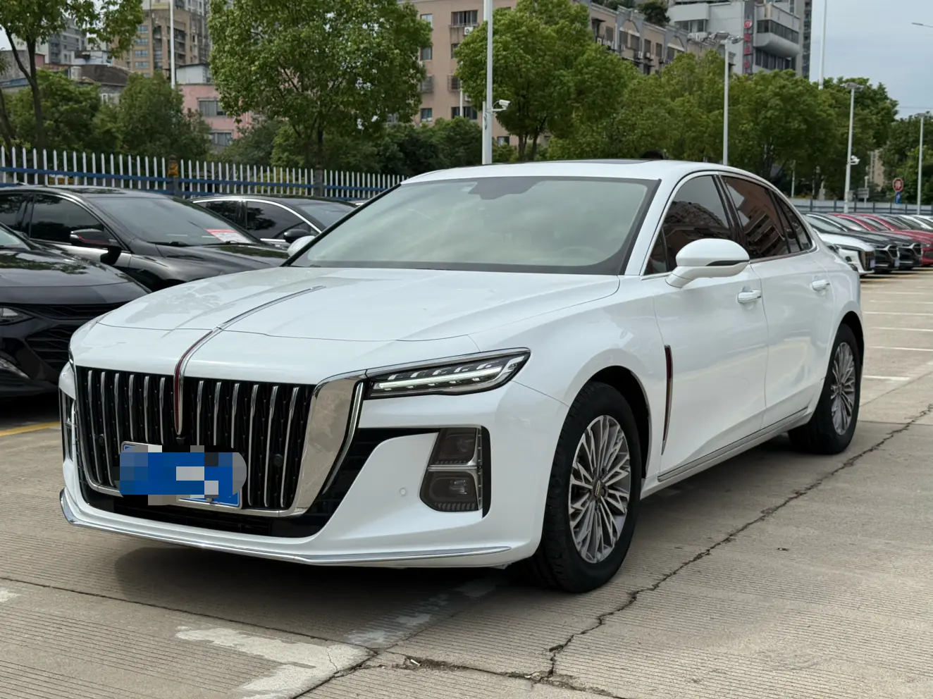 Hongqi H5  из Китая