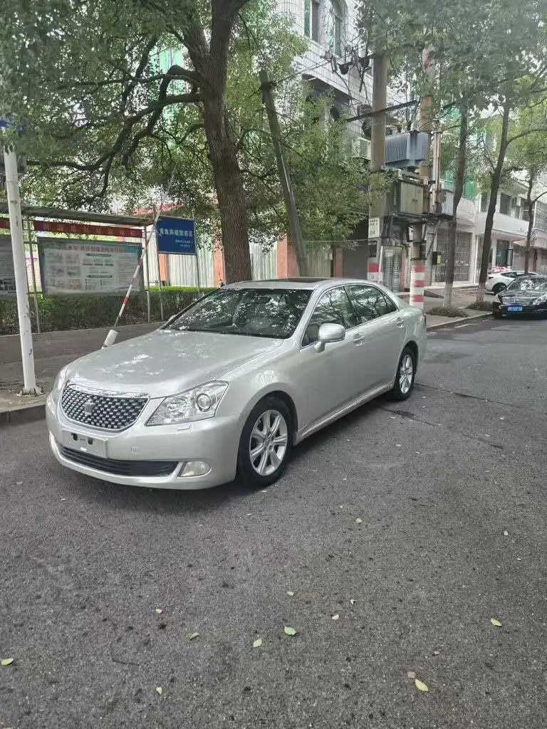 Toyota Crown  из Китая
