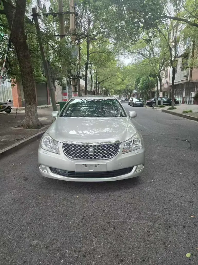 Toyota Crown  из Китая