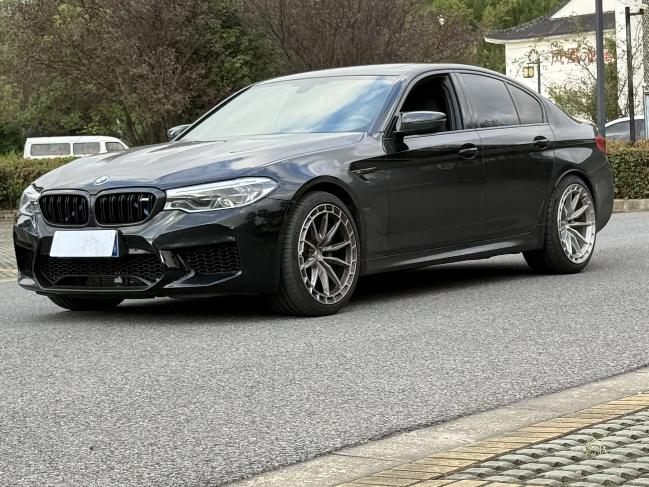 BMW M5  из Китая