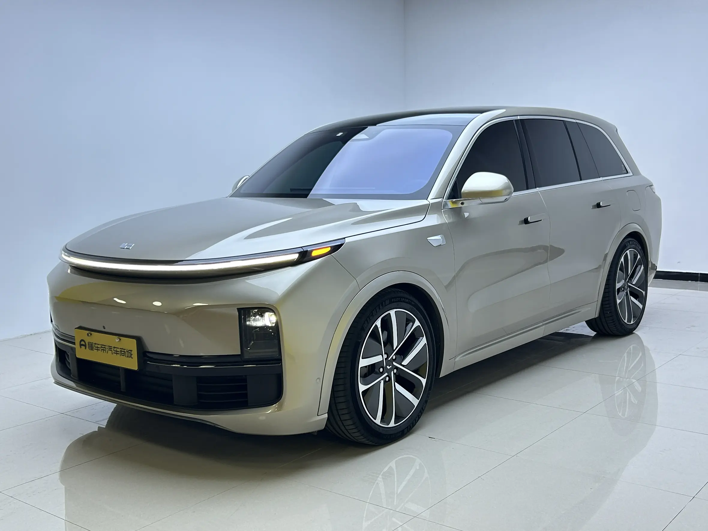 Li L8 (Ideal L8)  из Китая