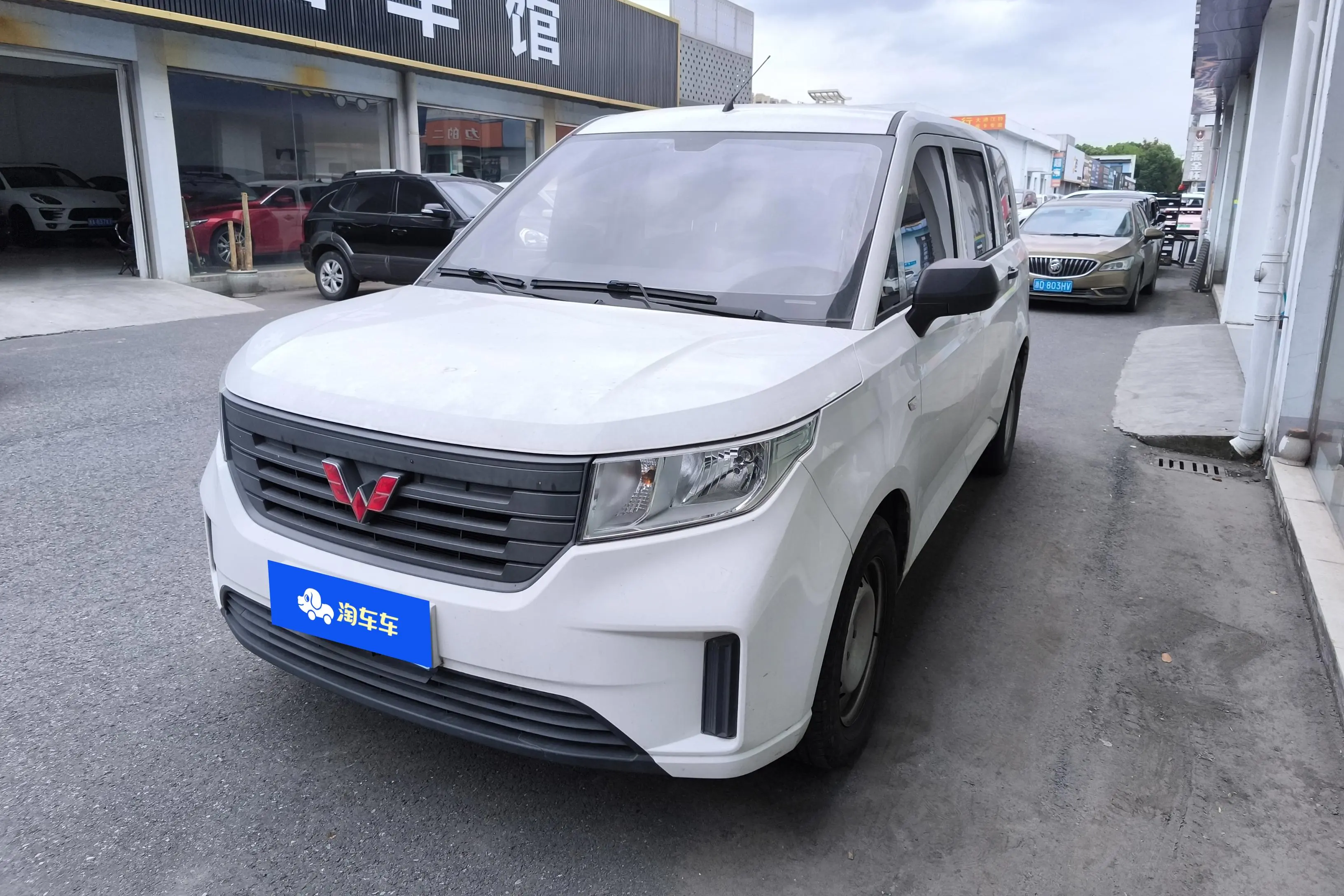 Wuling Hongguang PLUS