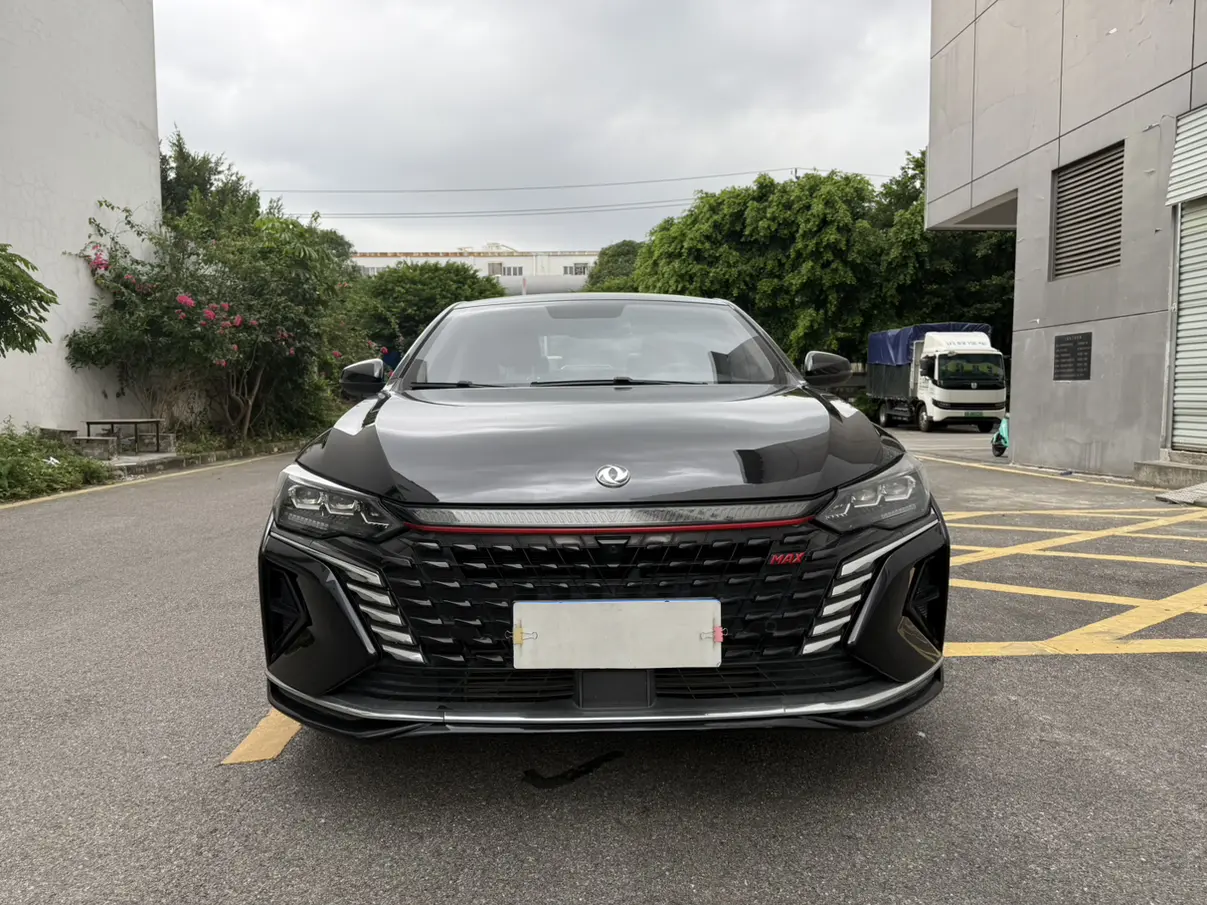 Dongfeng Yixuan MAX  из Китая