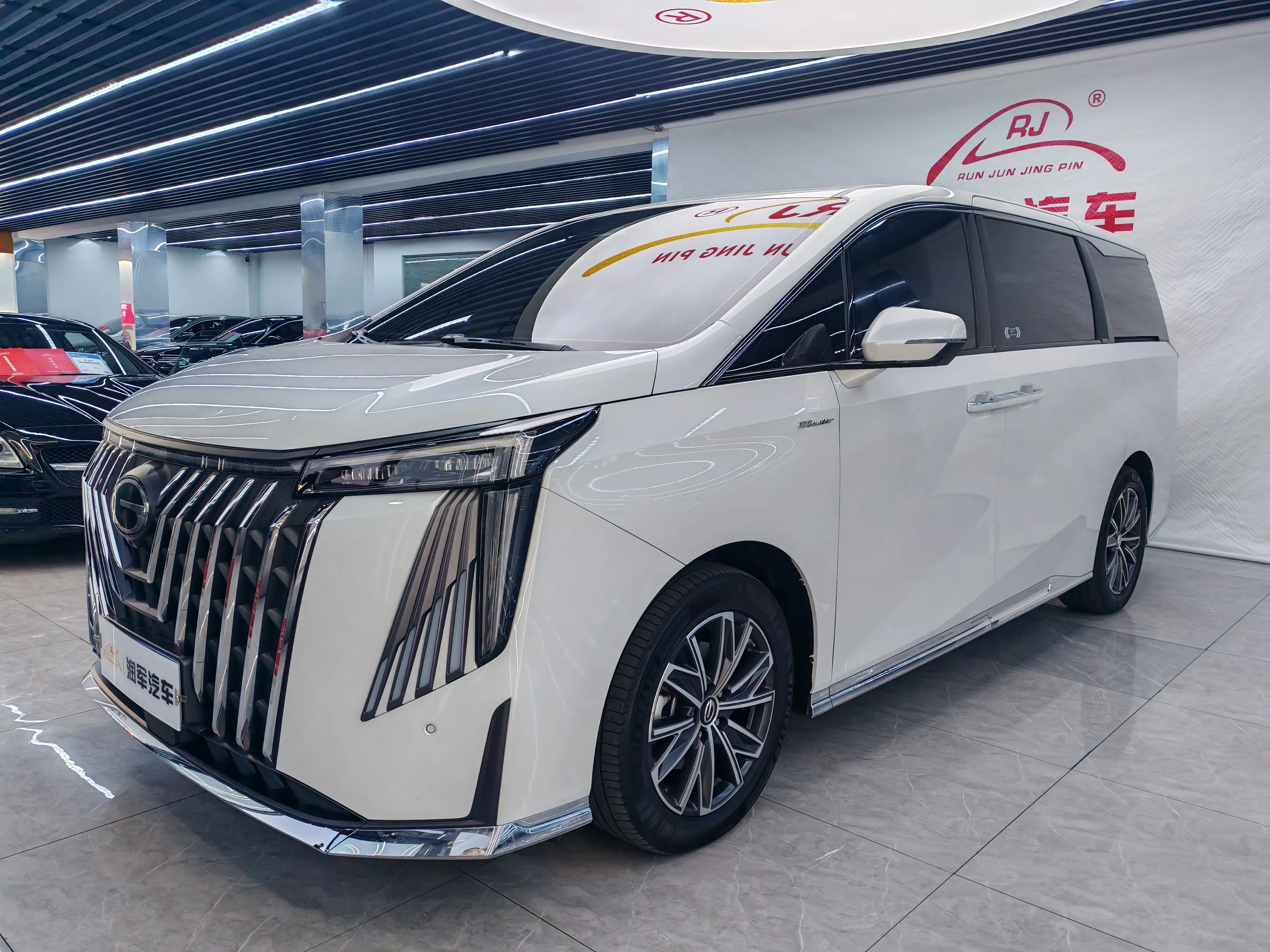 GAC Trumpchi M8  из Китая