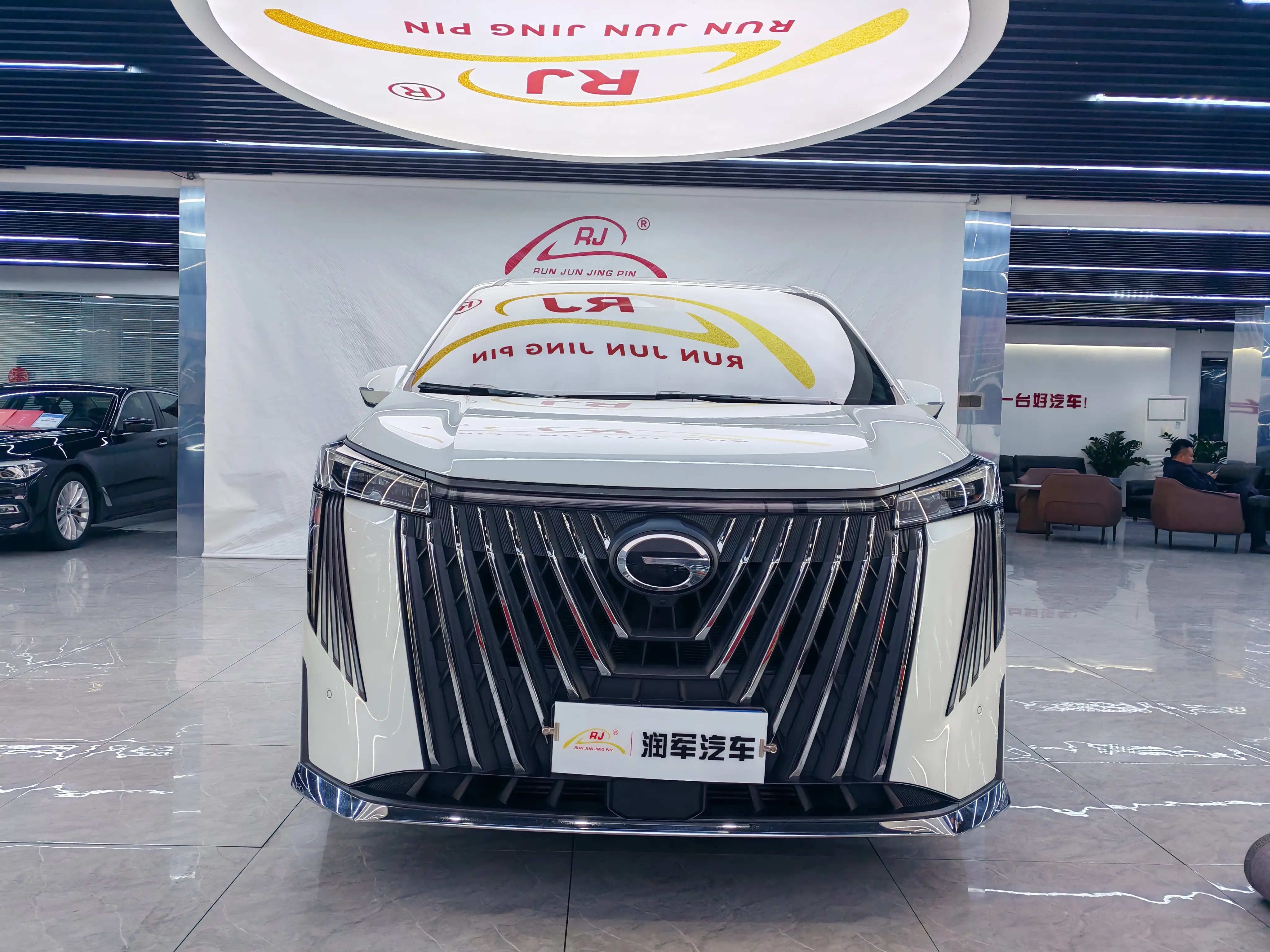 GAC Trumpchi M8  из Китая