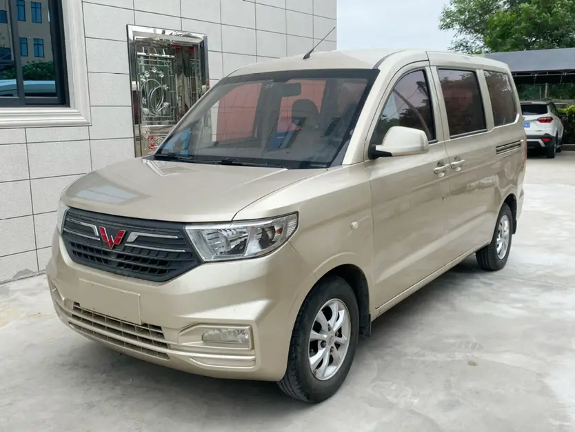 Wuling Hongguang V  из Китая