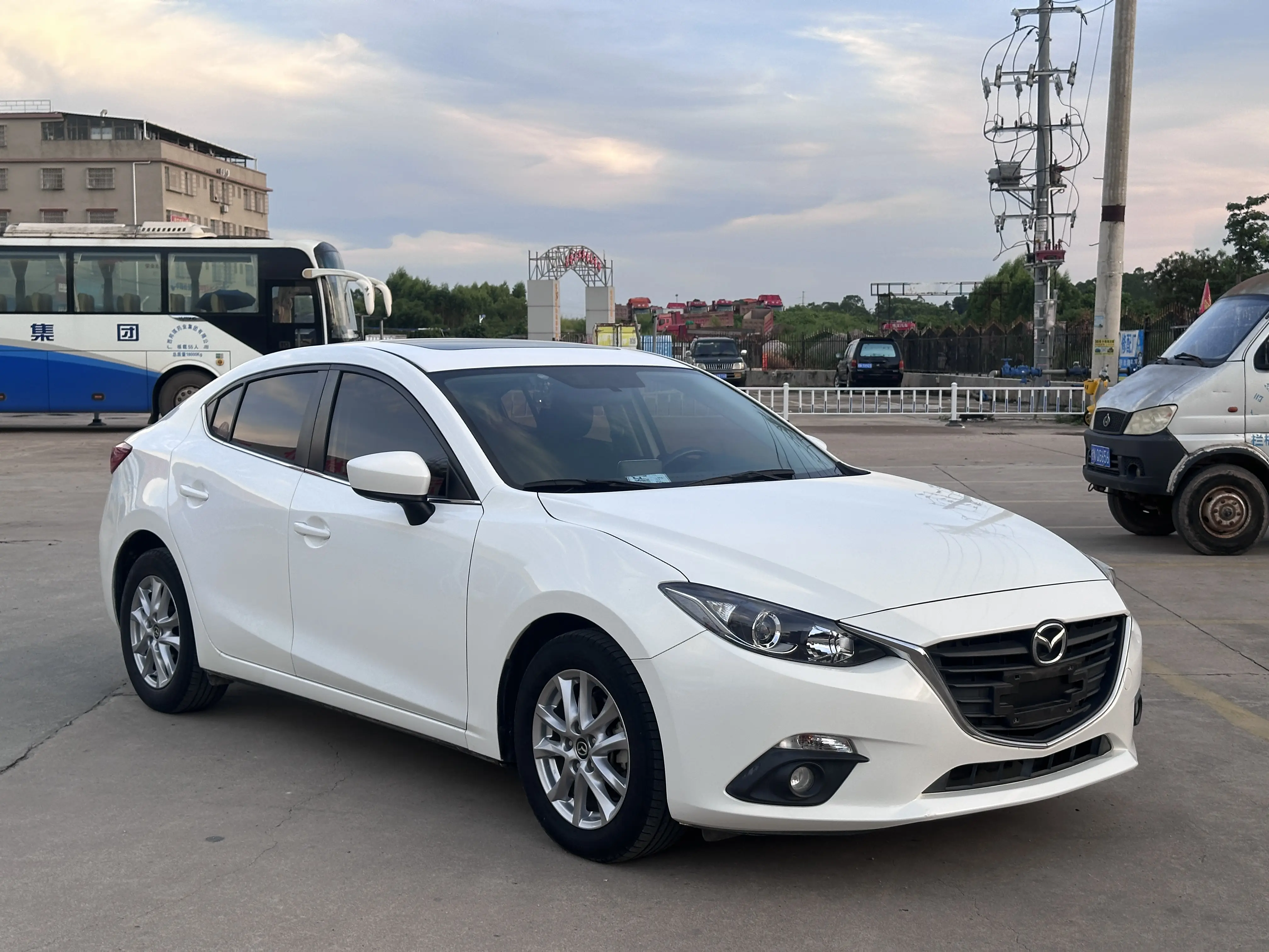 Mazda 3 Angkesela