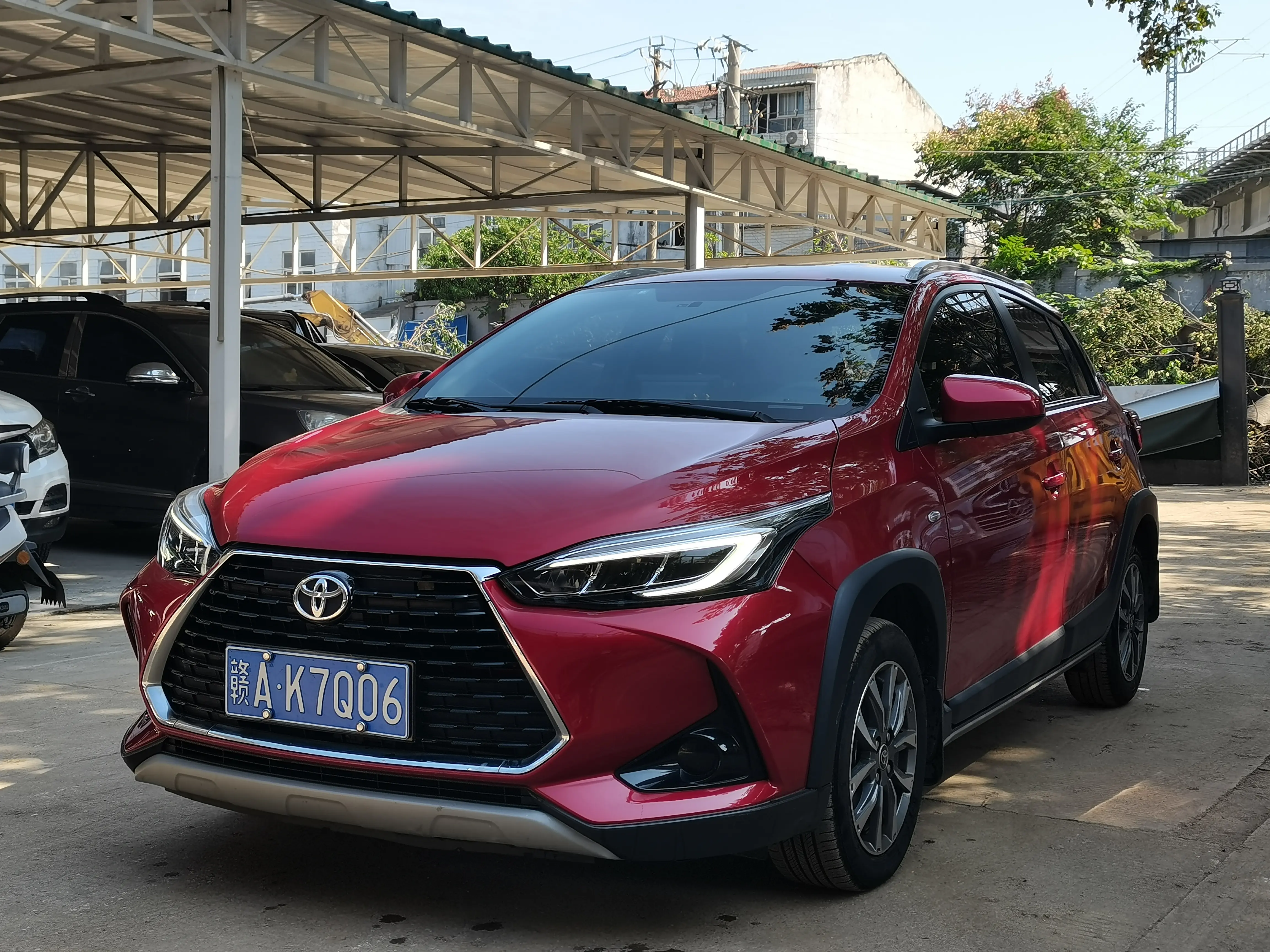 Toyota YARiS L to dazzle