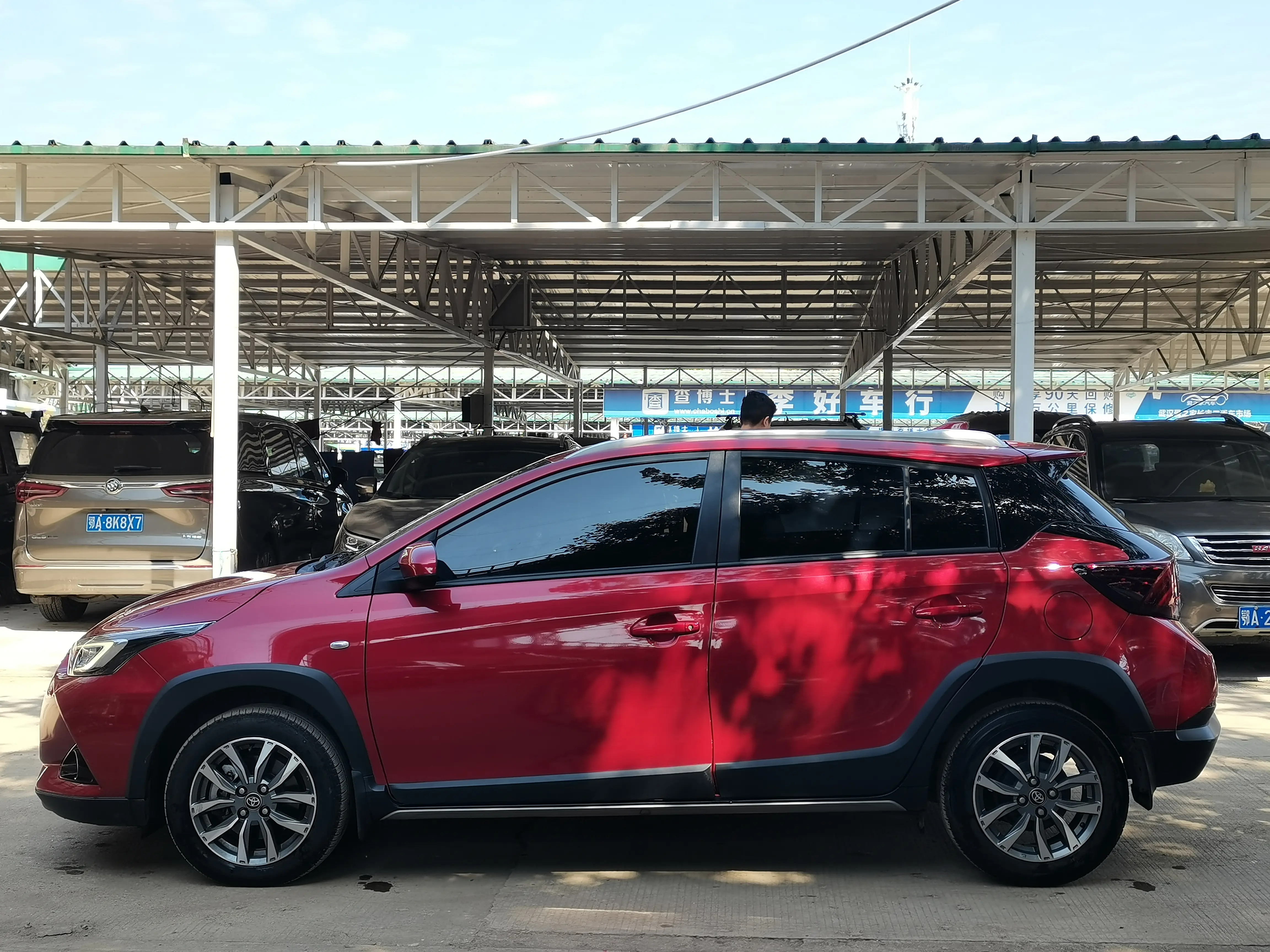 Toyota YARiS L to dazzle