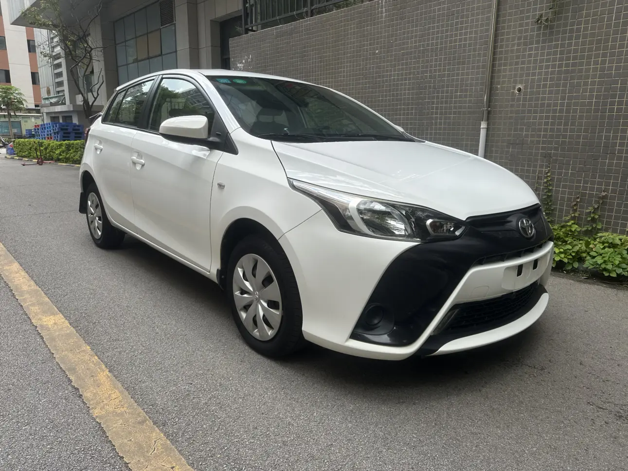 Toyota YARiS L to dazzle