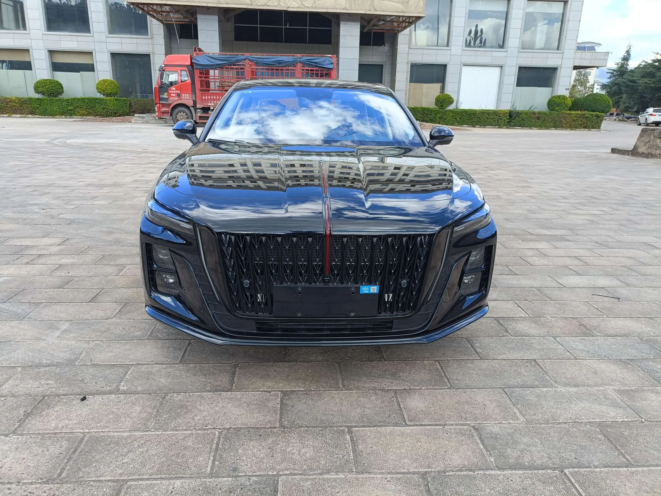 Hongqi H5  из Китая