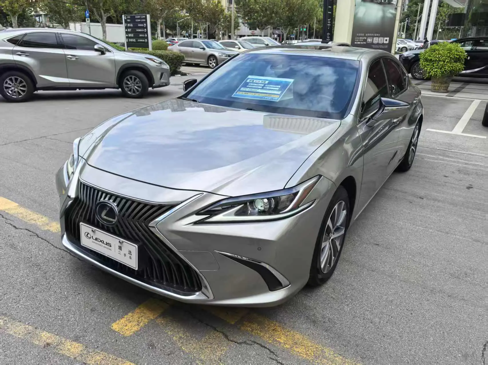 Lexus ES