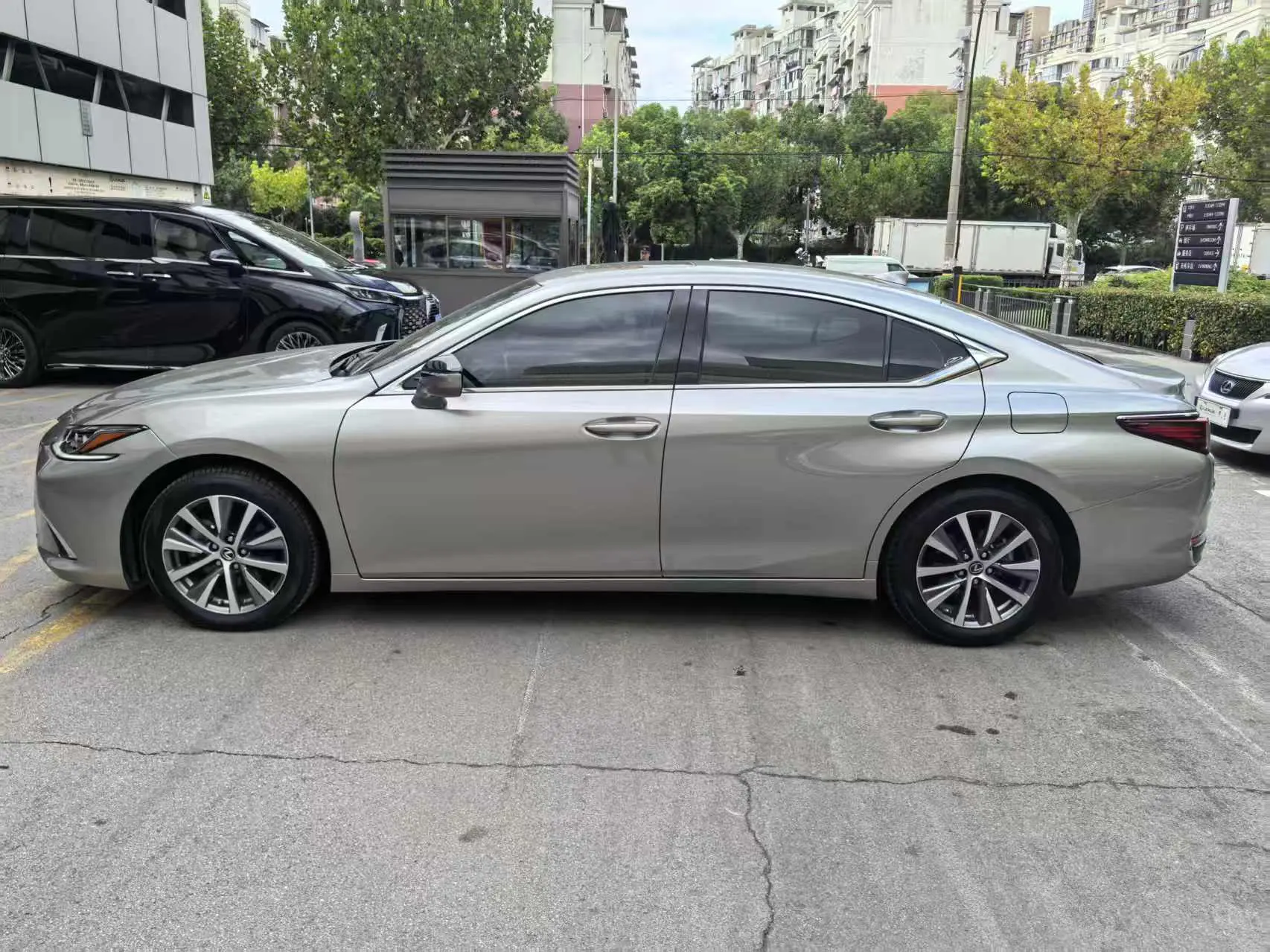 Lexus ES