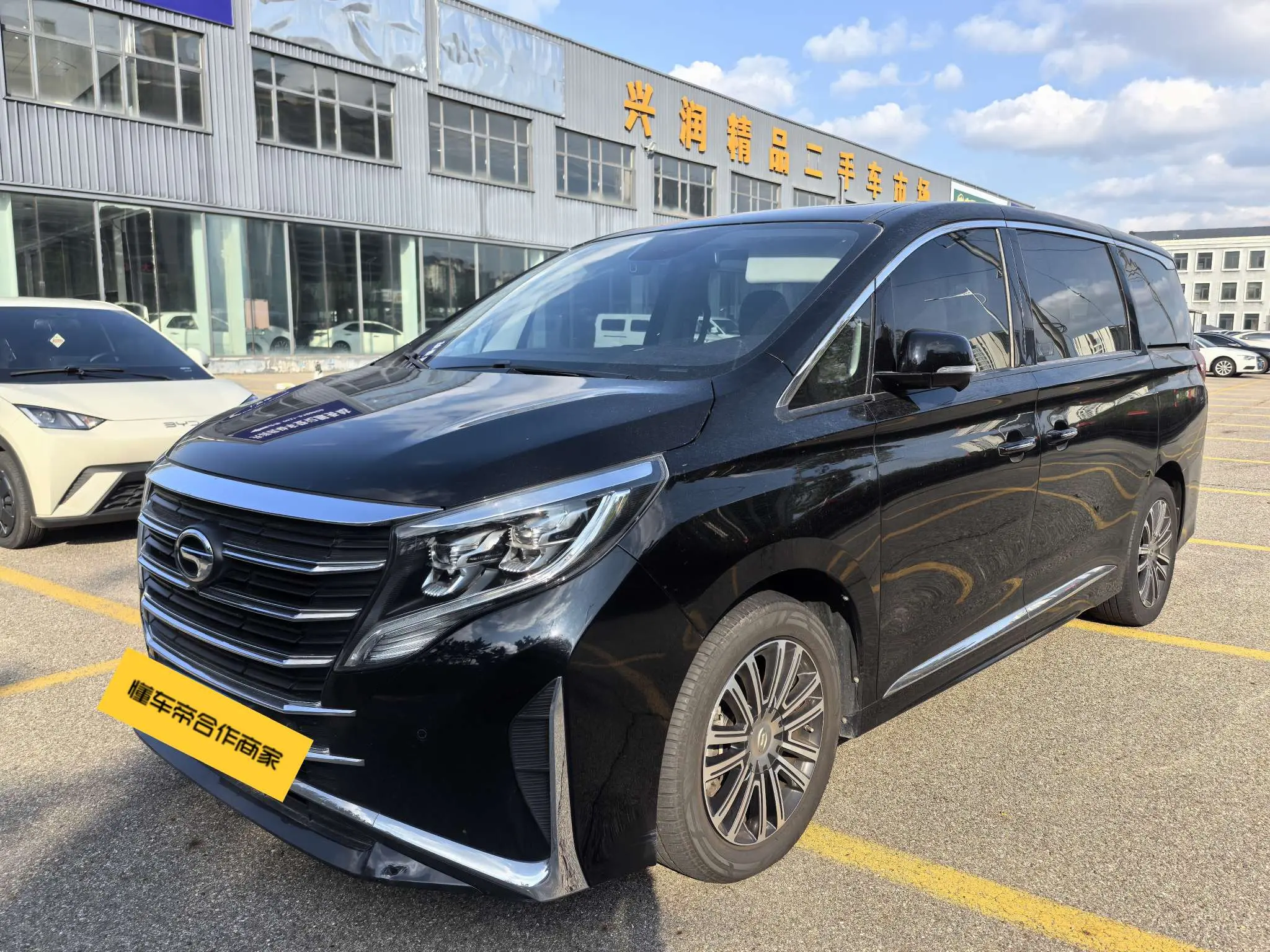 GAC Trumpchi M8  из Китая