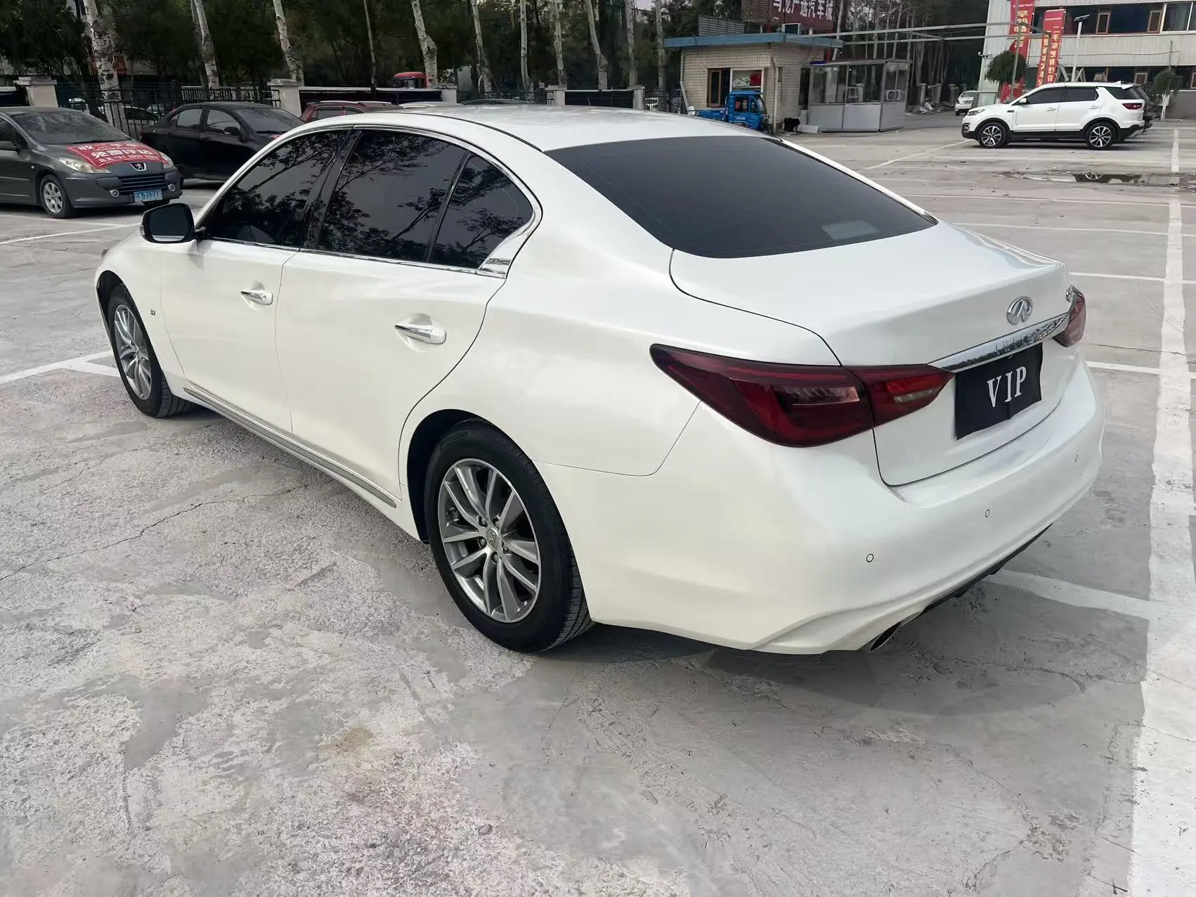 Infiniti Q50L