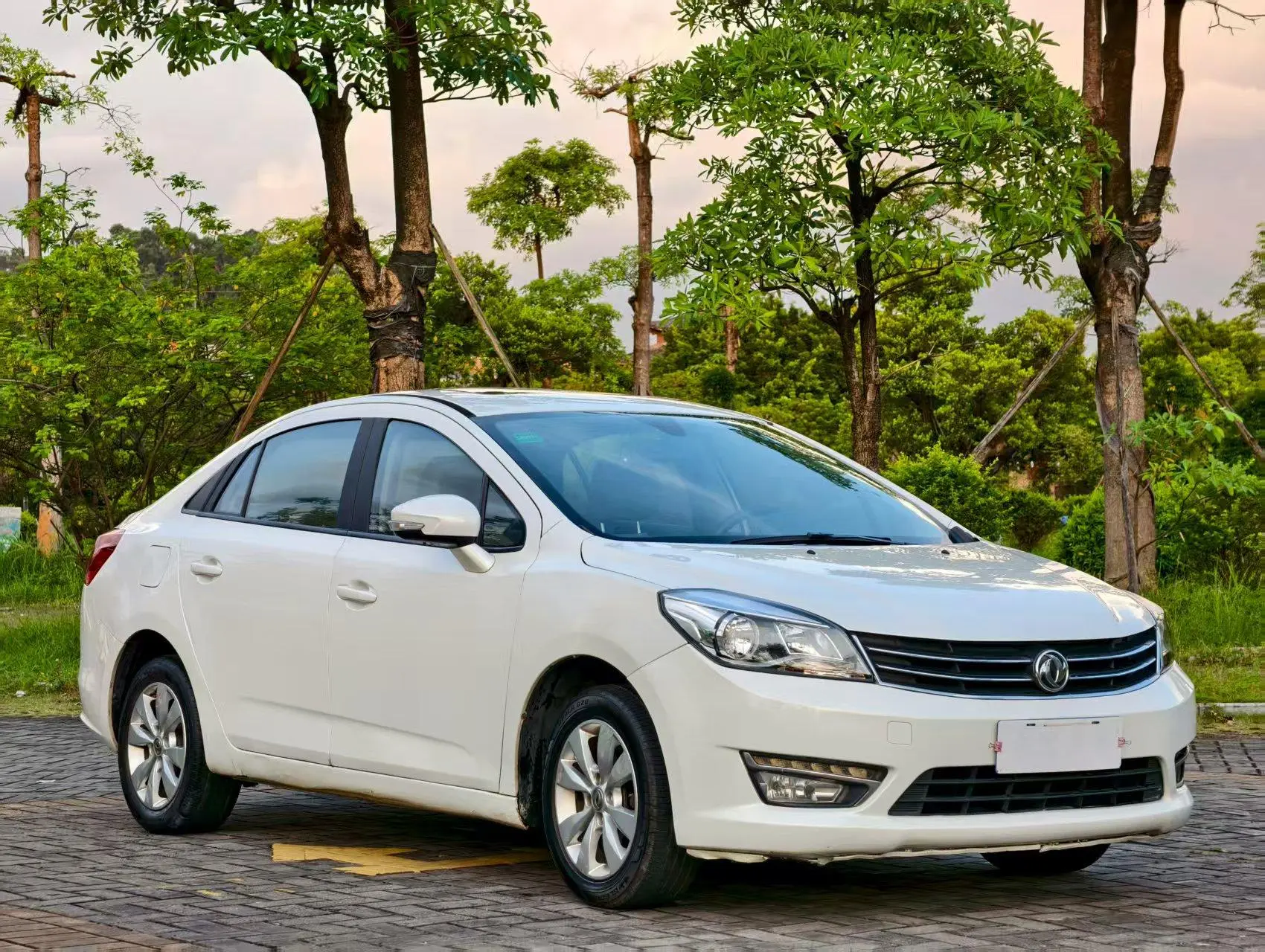 Dongfeng Fengshen L60  из Китая