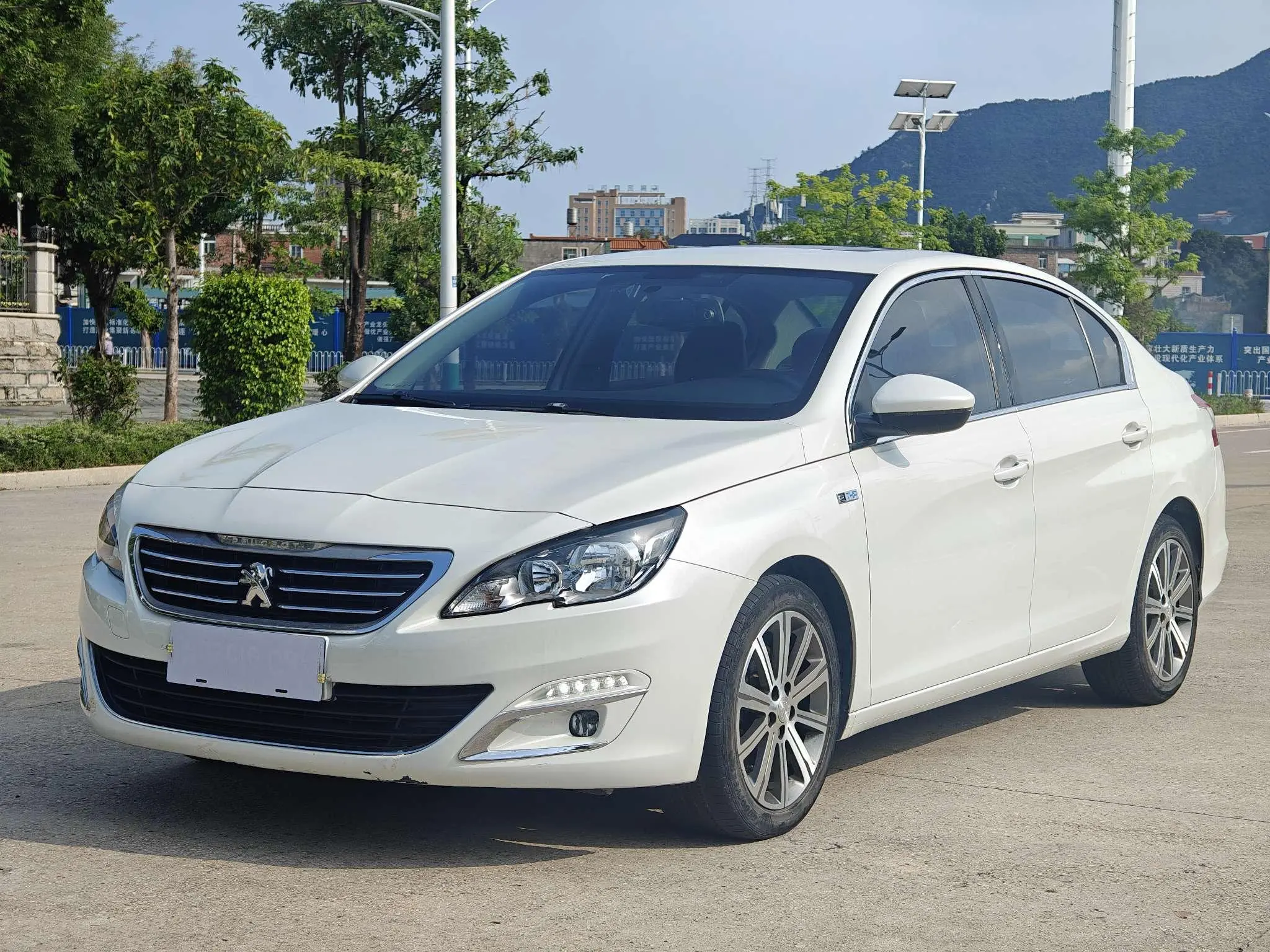Peugeot 408