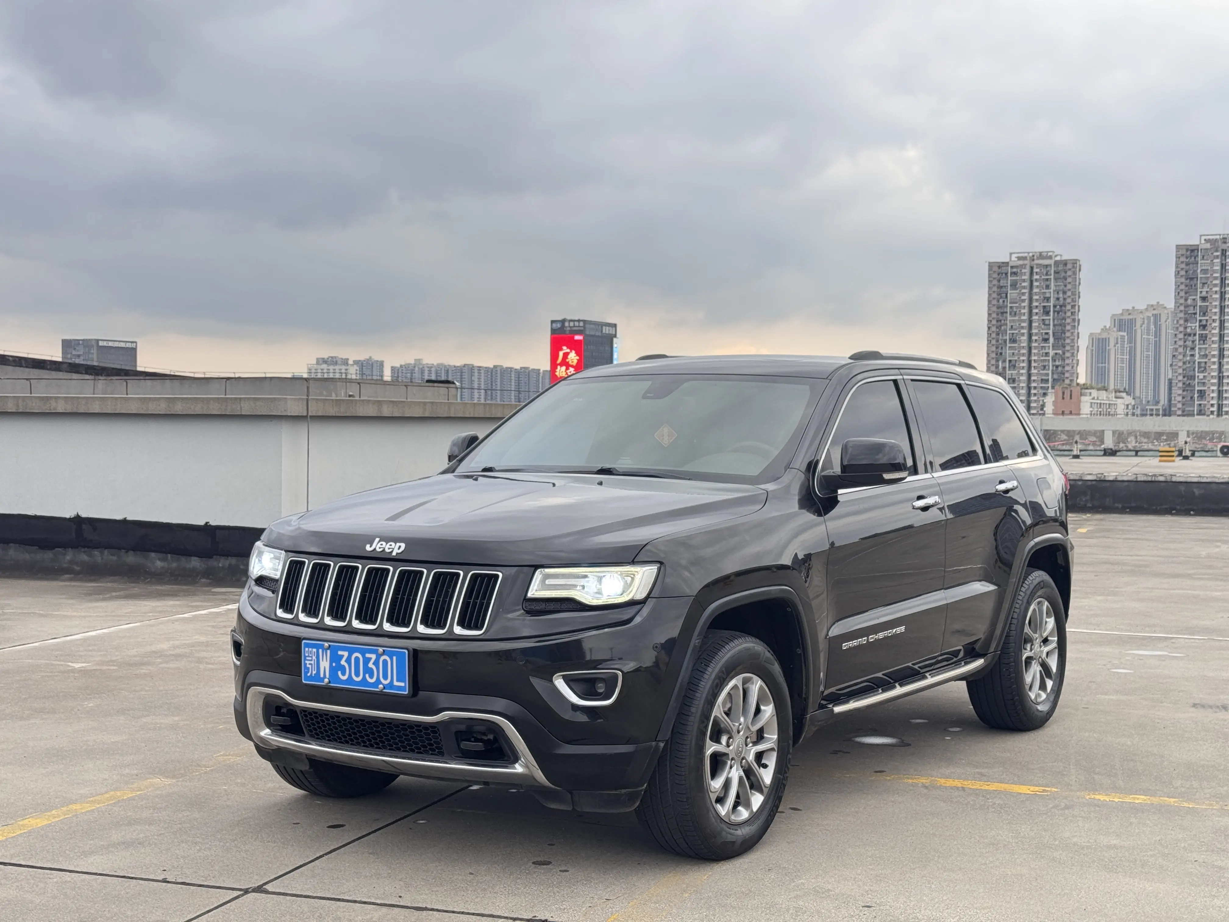 Jeep Grand Cherokee (imported)