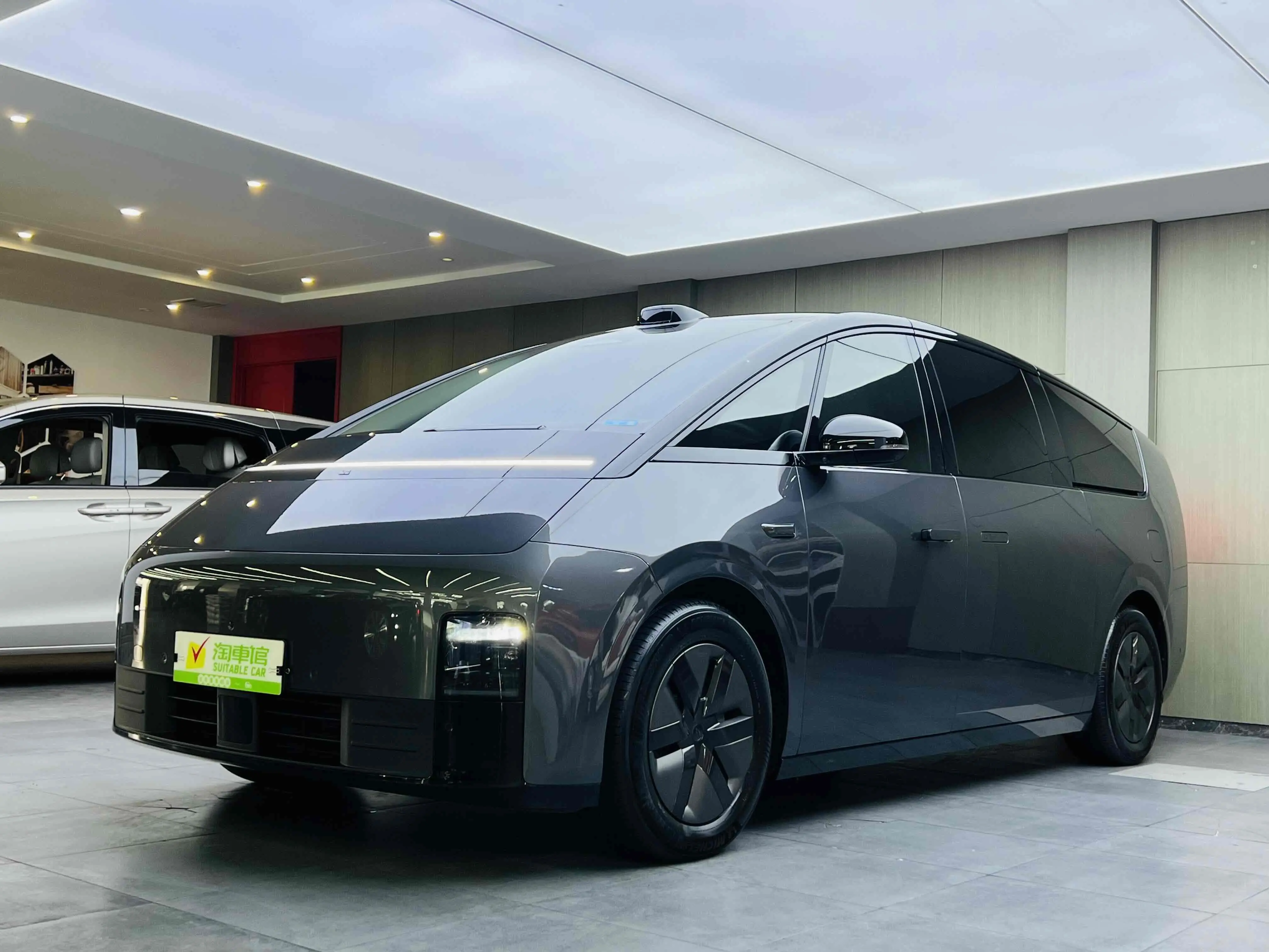 Li MEGA (Ideal MEGA)  из Китая