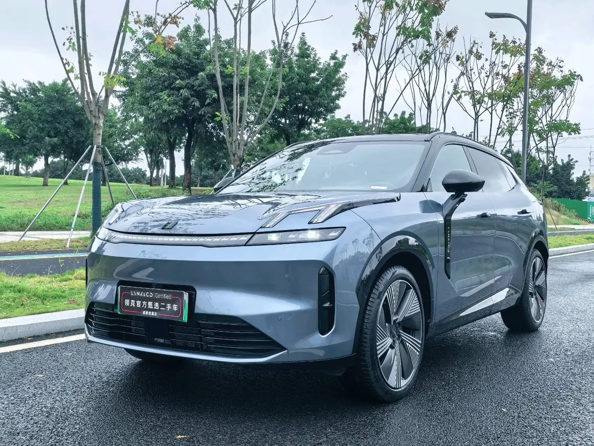 Lynk & Co 08 EM-P