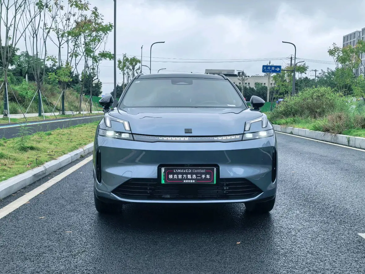 Lynk & Co 08 EM-P