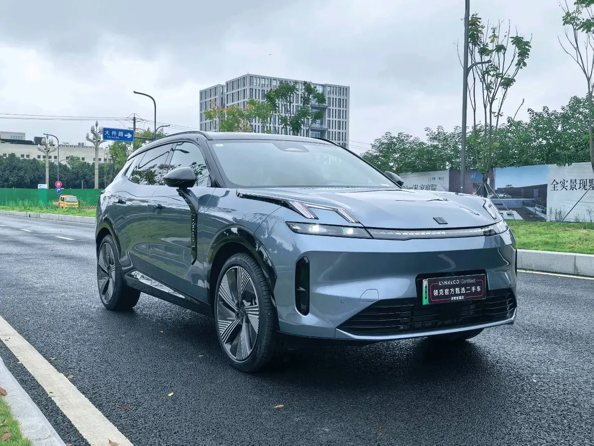 Lynk & Co 08 EM-P