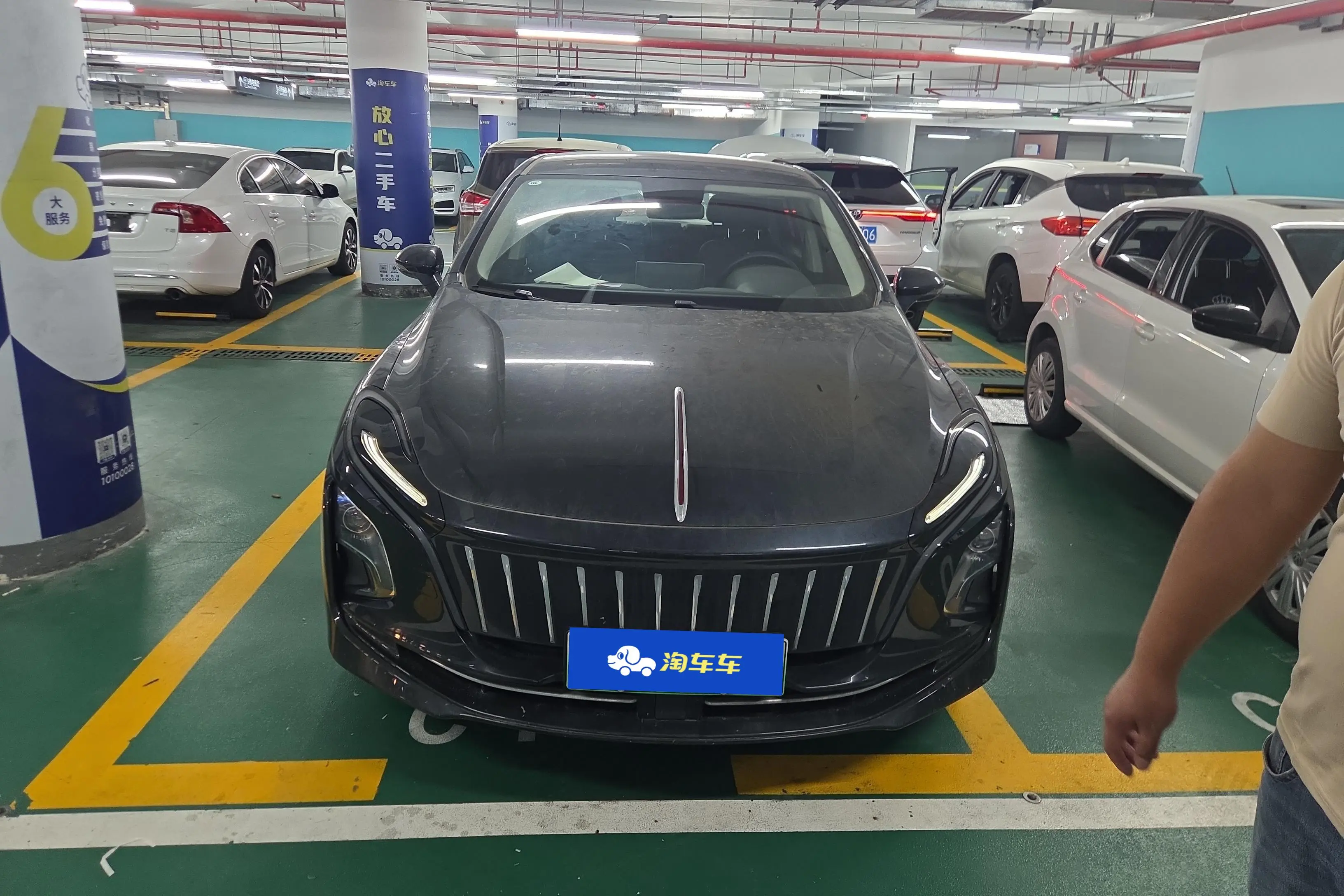 Hongqi E-QM5  из Китая
