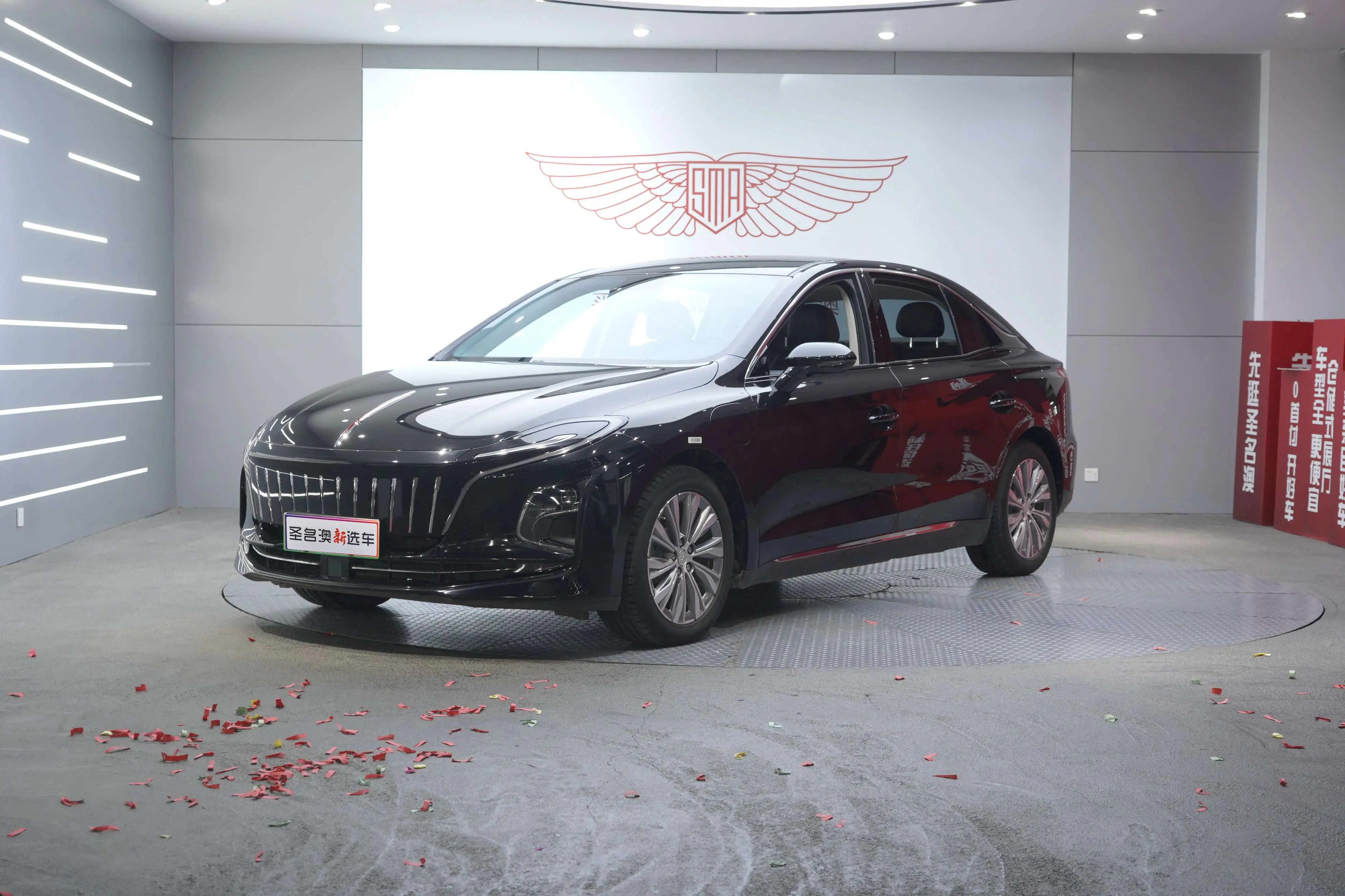 Hongqi E-QM5  из Китая