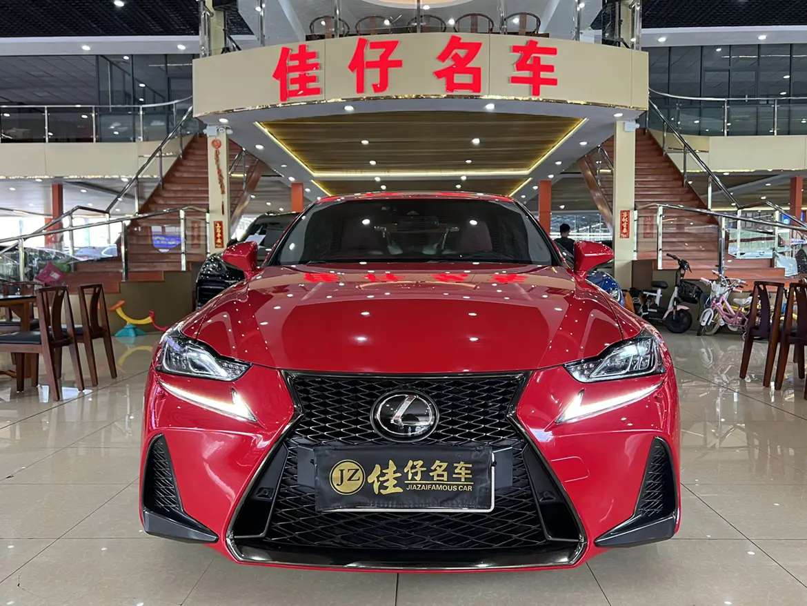 Lexus IS