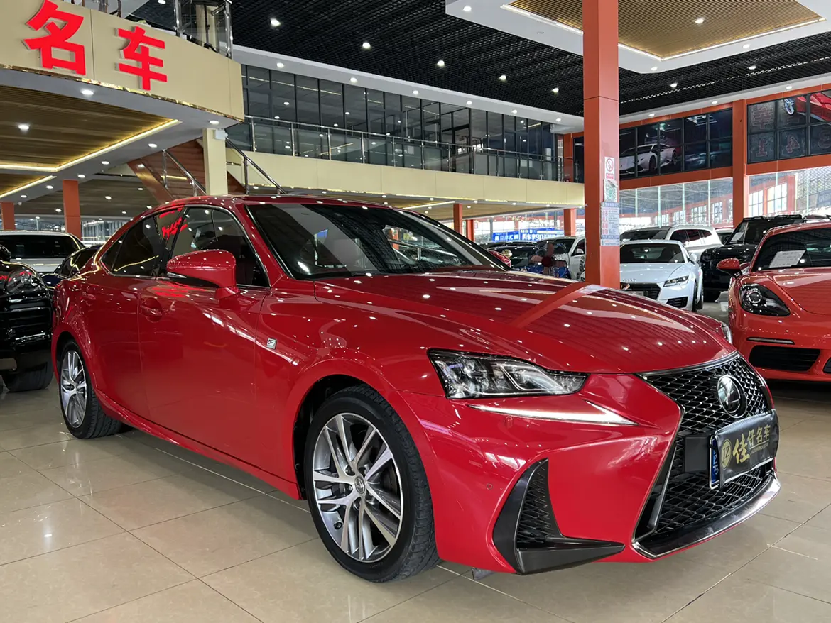 Lexus IS