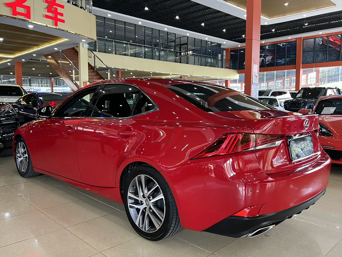 Lexus IS