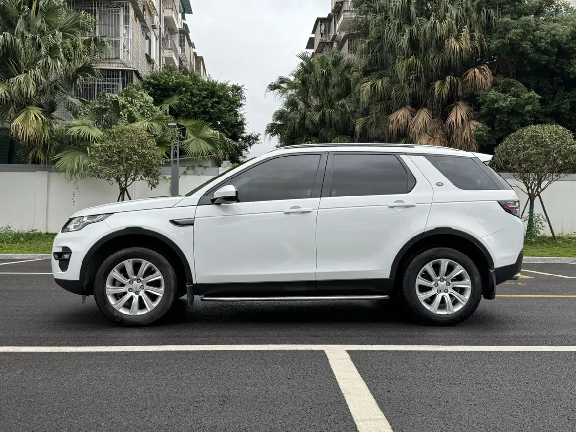 Land Rover Discover the magic