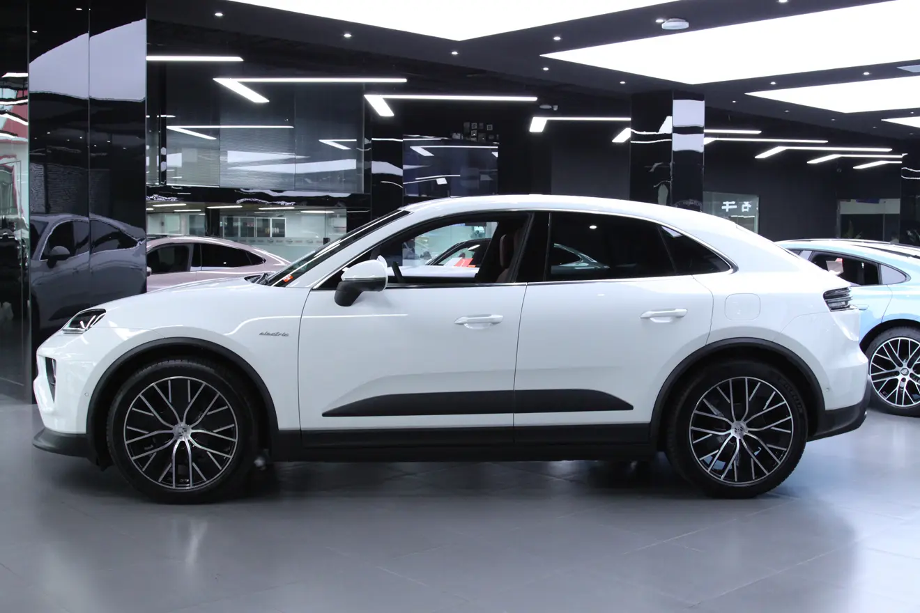 Porsche Macan EV