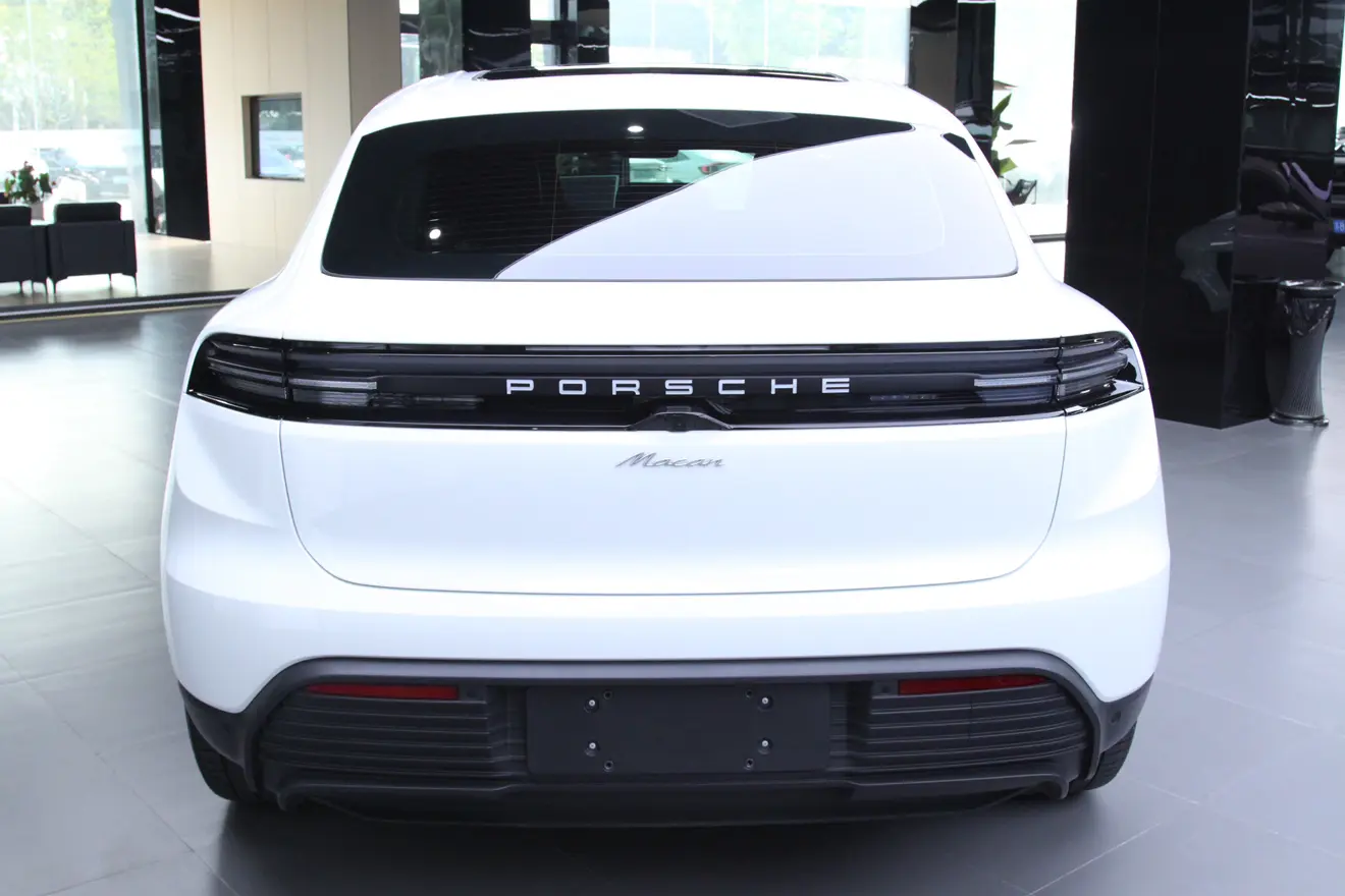 Porsche Macan EV